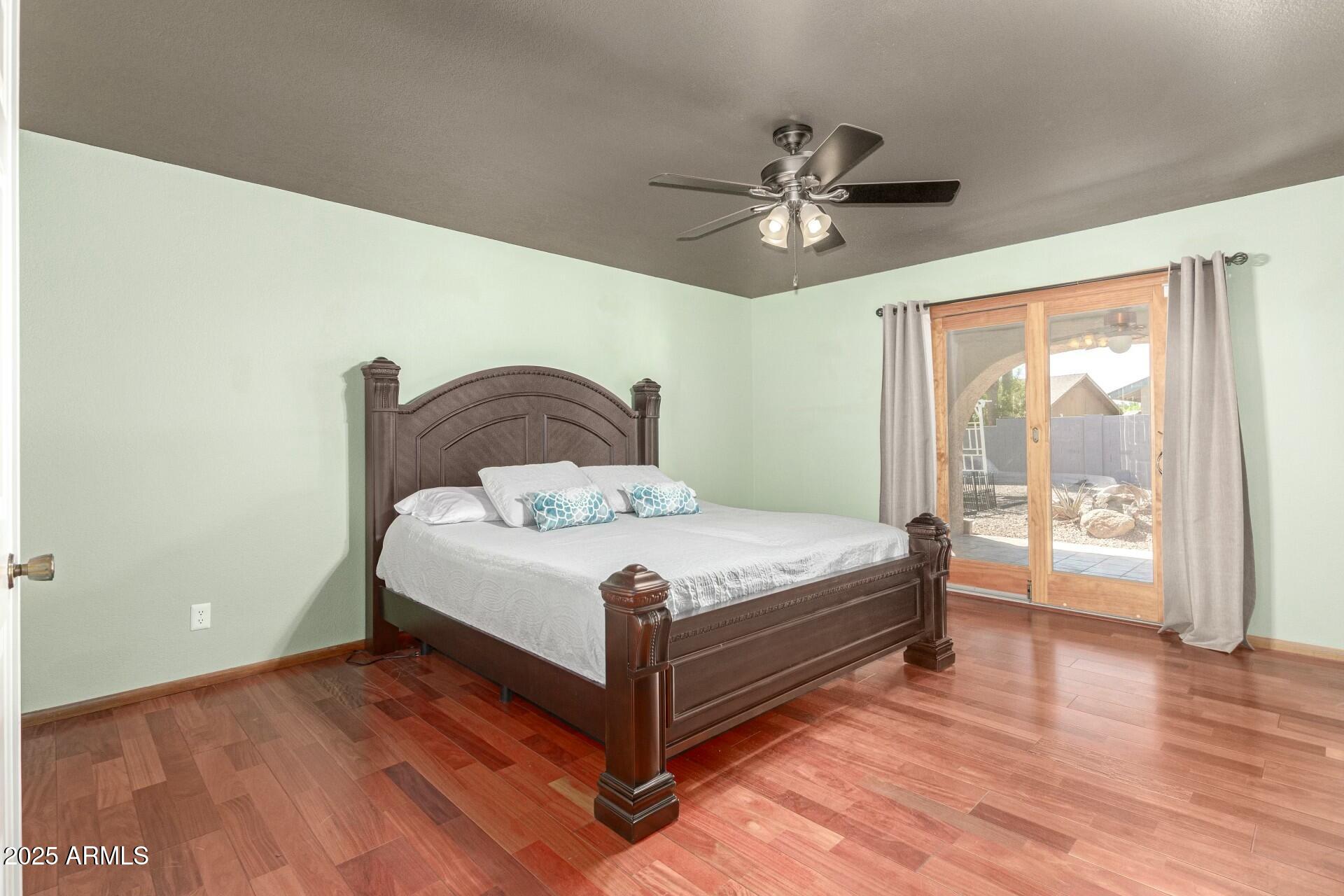 229 W LA VIEVE Lane