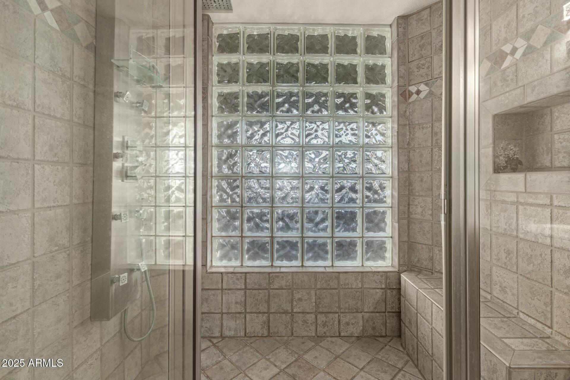 229 W LA VIEVE Lane