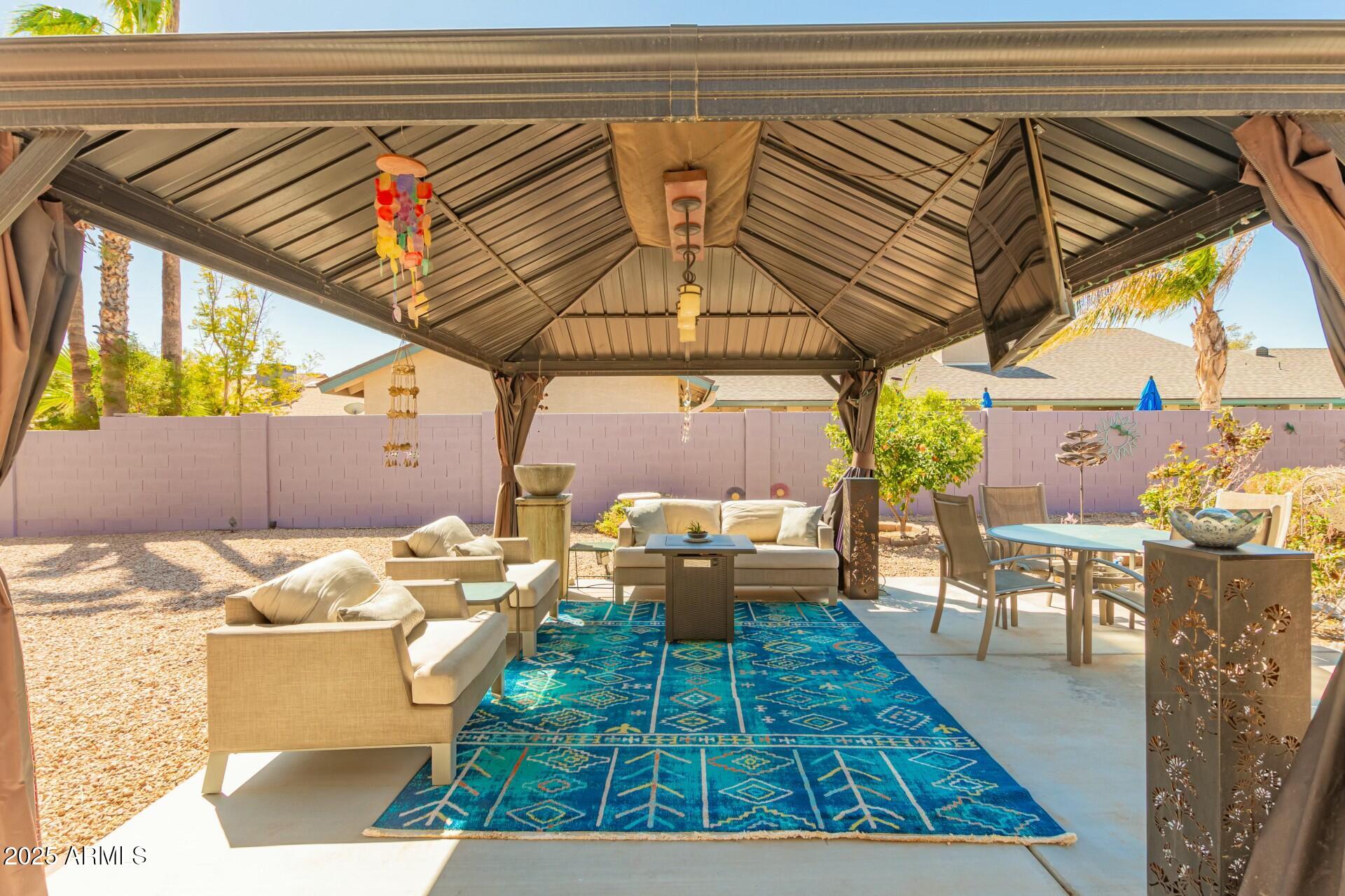 229 W LA VIEVE Lane