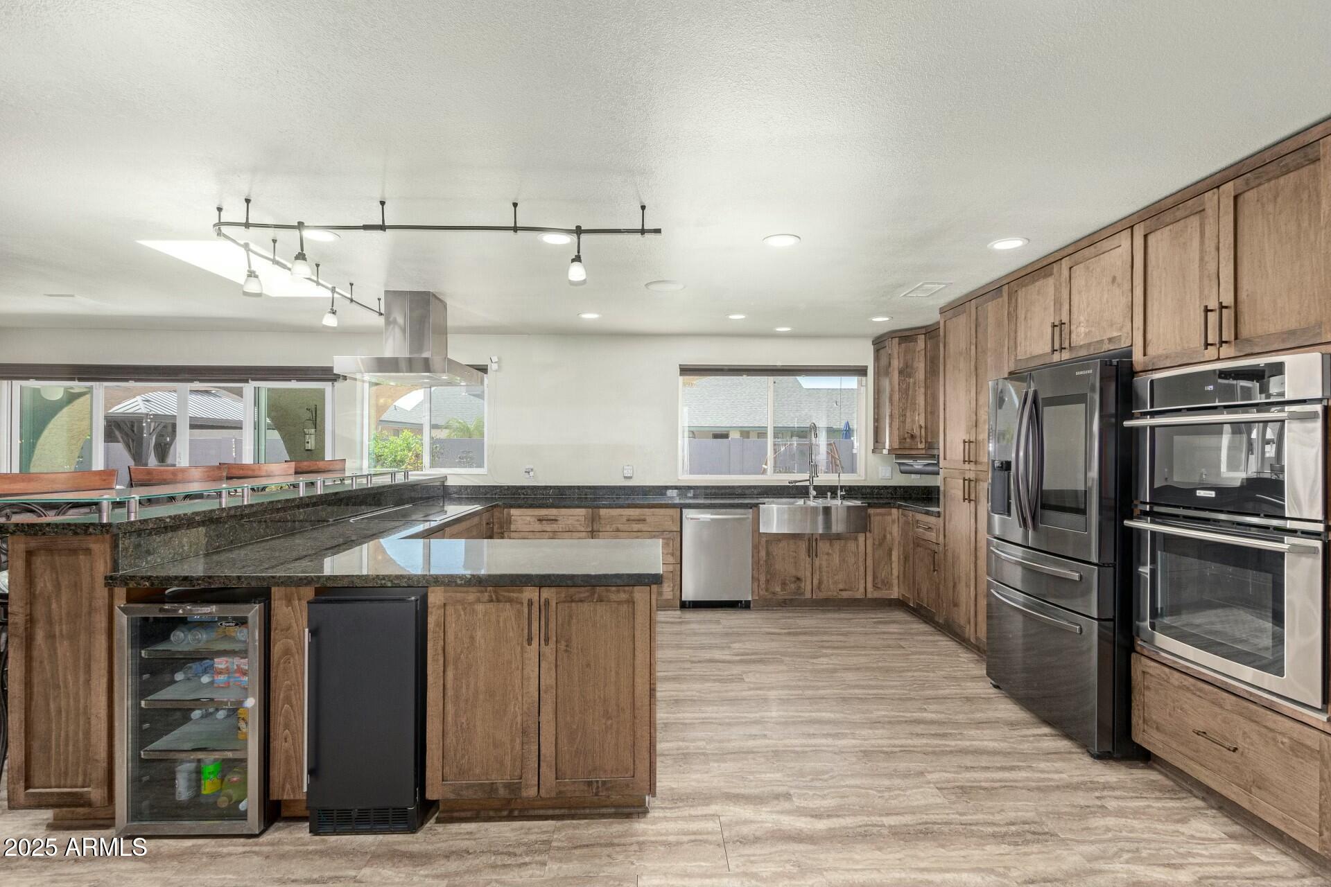 229 W LA VIEVE Lane