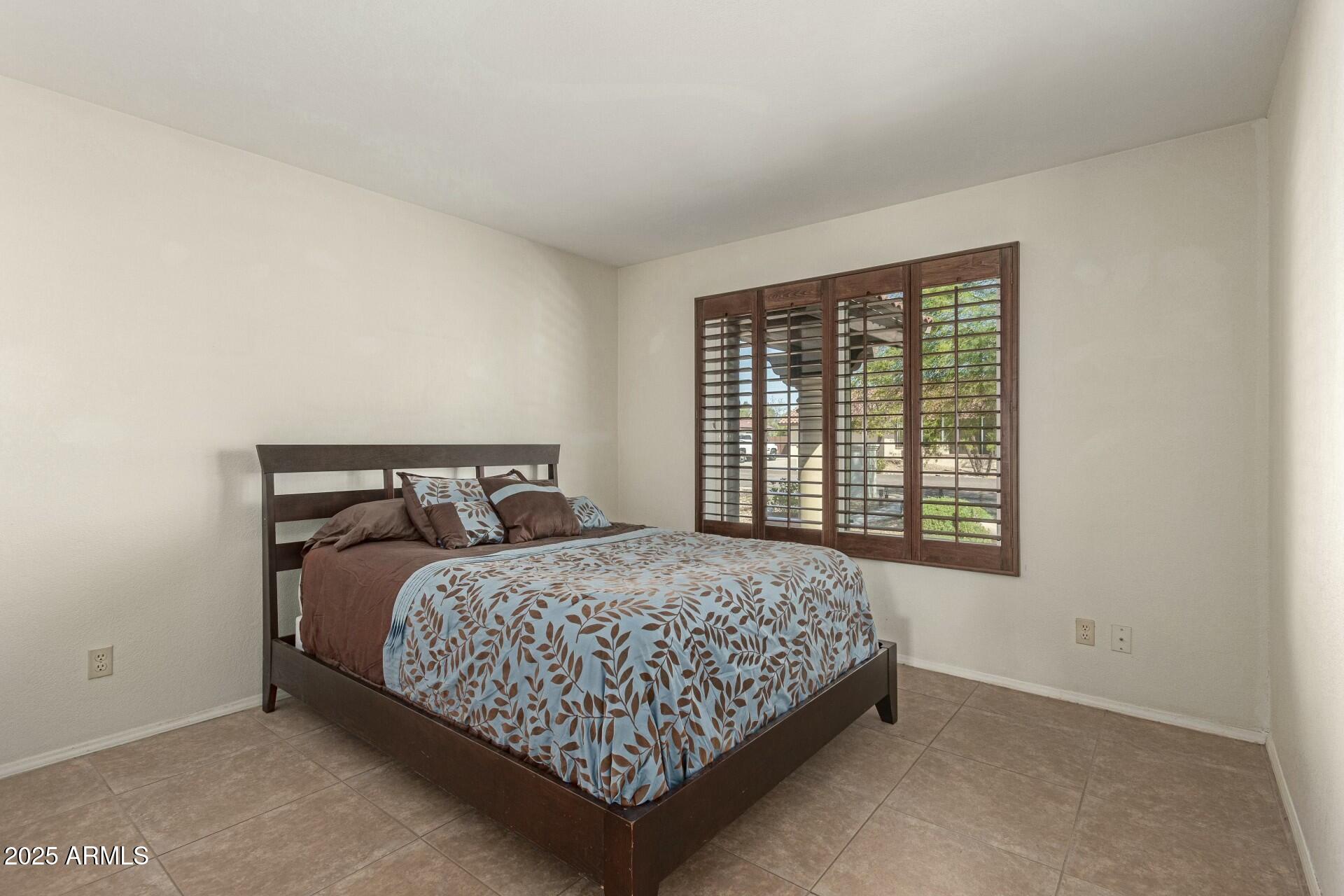 229 W LA VIEVE Lane