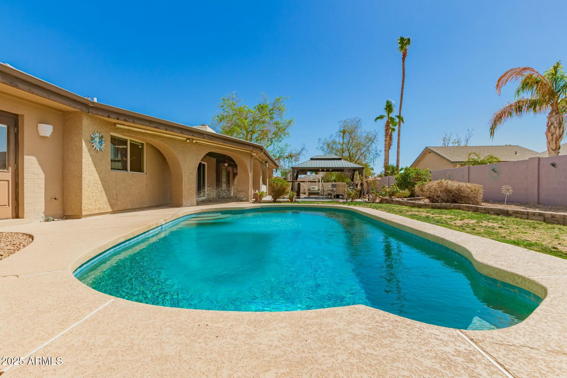 229 W LA VIEVE Lane