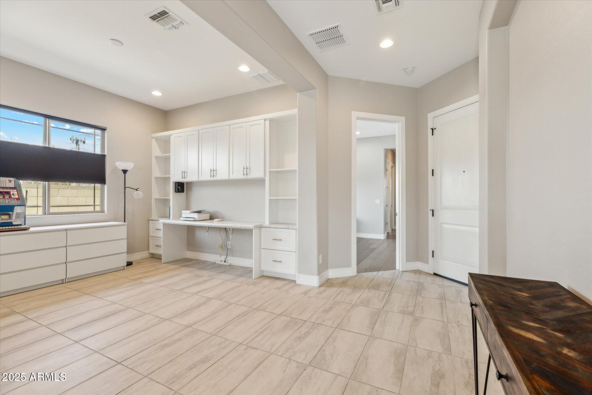 2081 E AQUARIUS Place