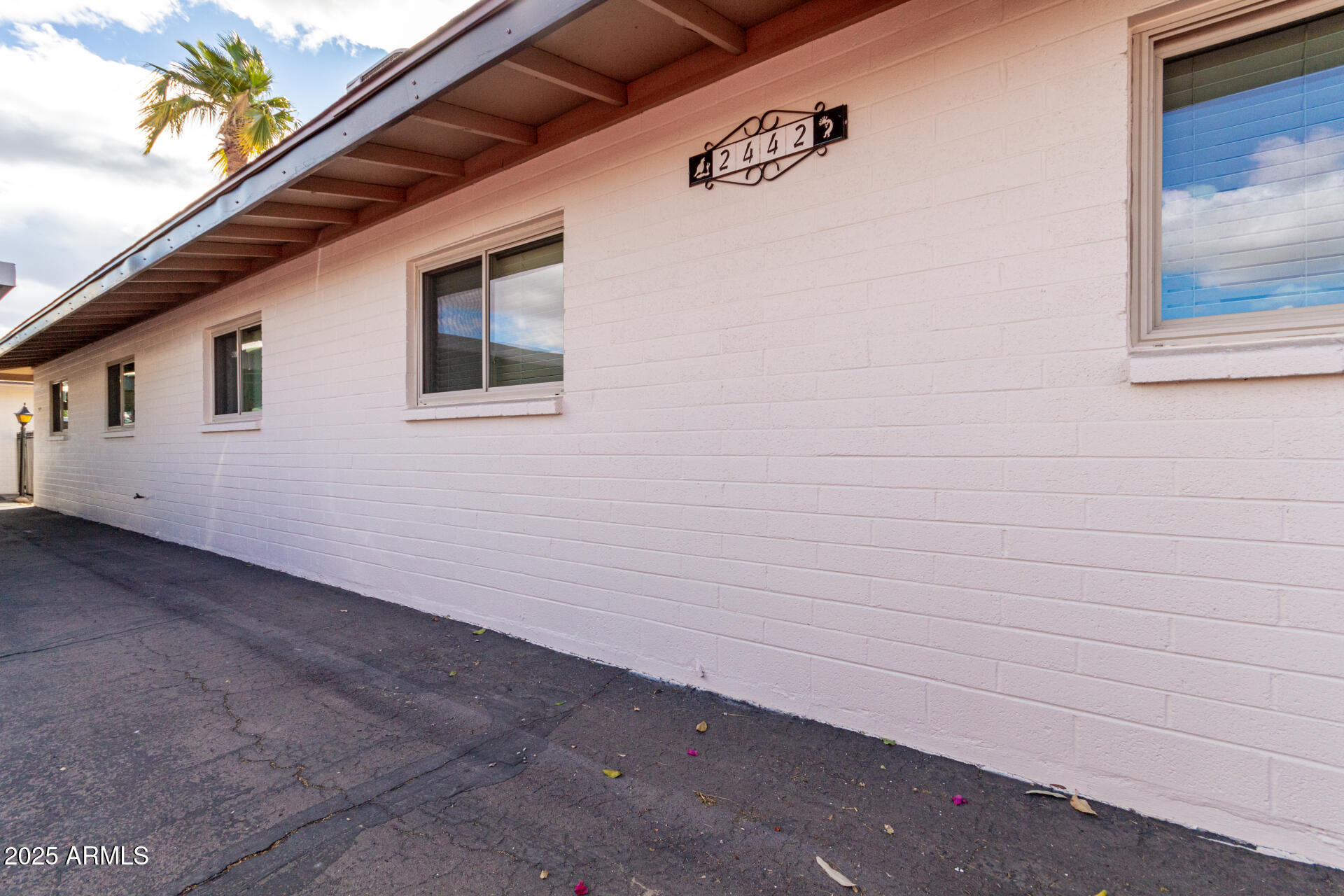 2442 E UNIVERSITY Drive, 6