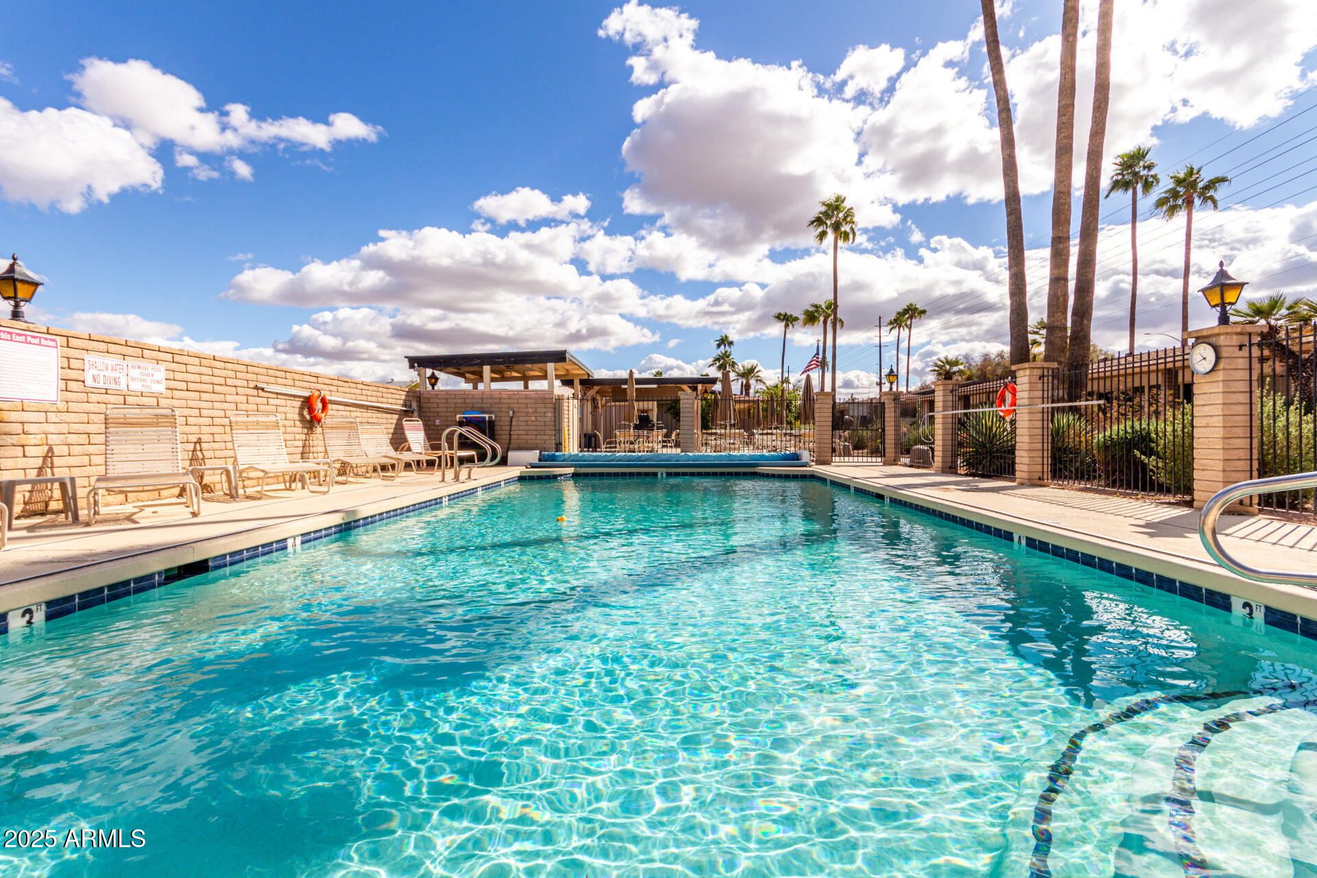 2442 E UNIVERSITY Drive, 6