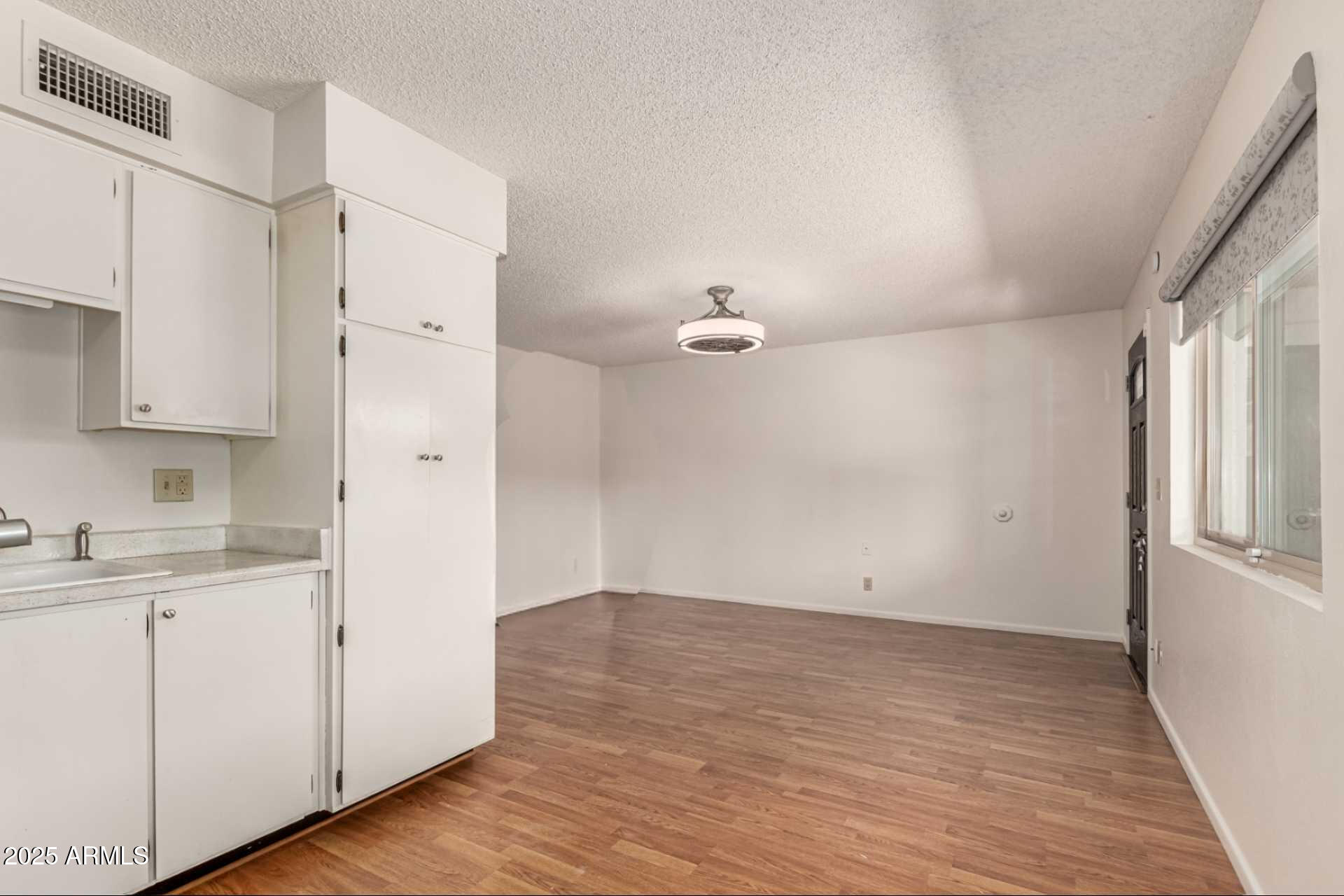 2442 E UNIVERSITY Drive, 6