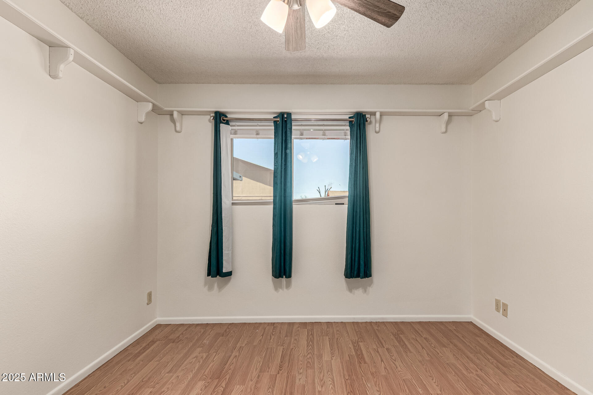 2442 E UNIVERSITY Drive, 6