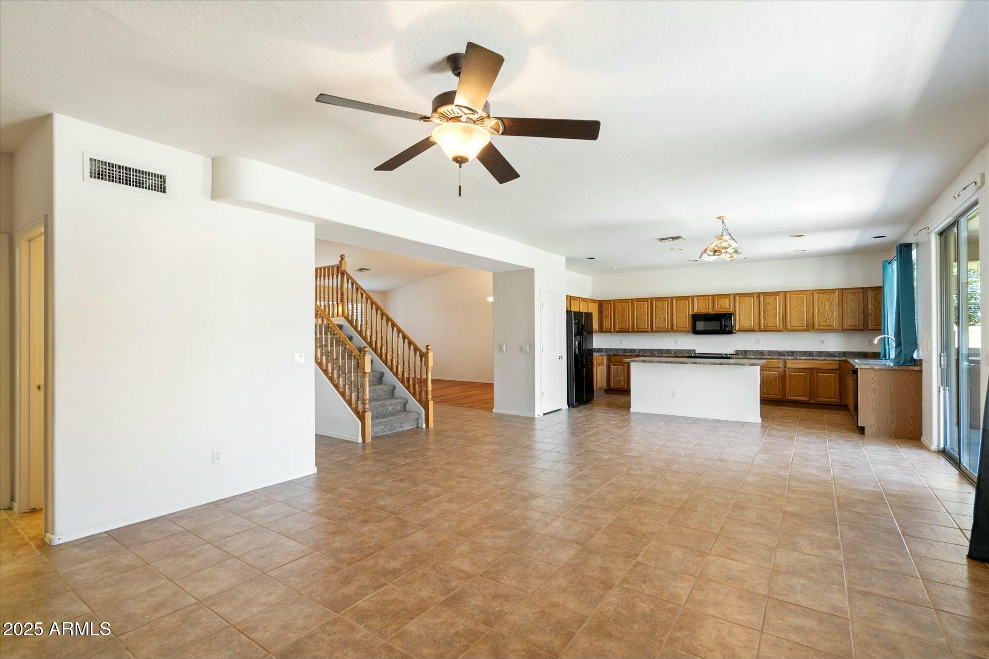 3410 E PAGEANT Place