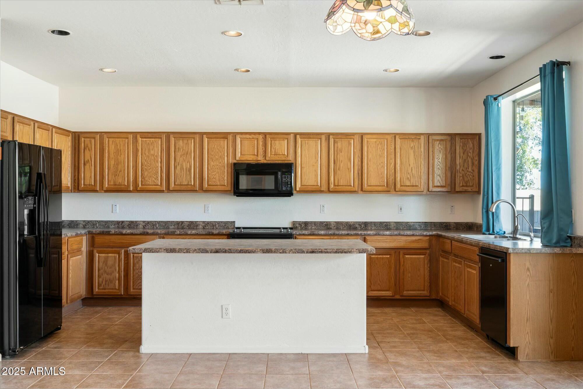 3410 E PAGEANT Place