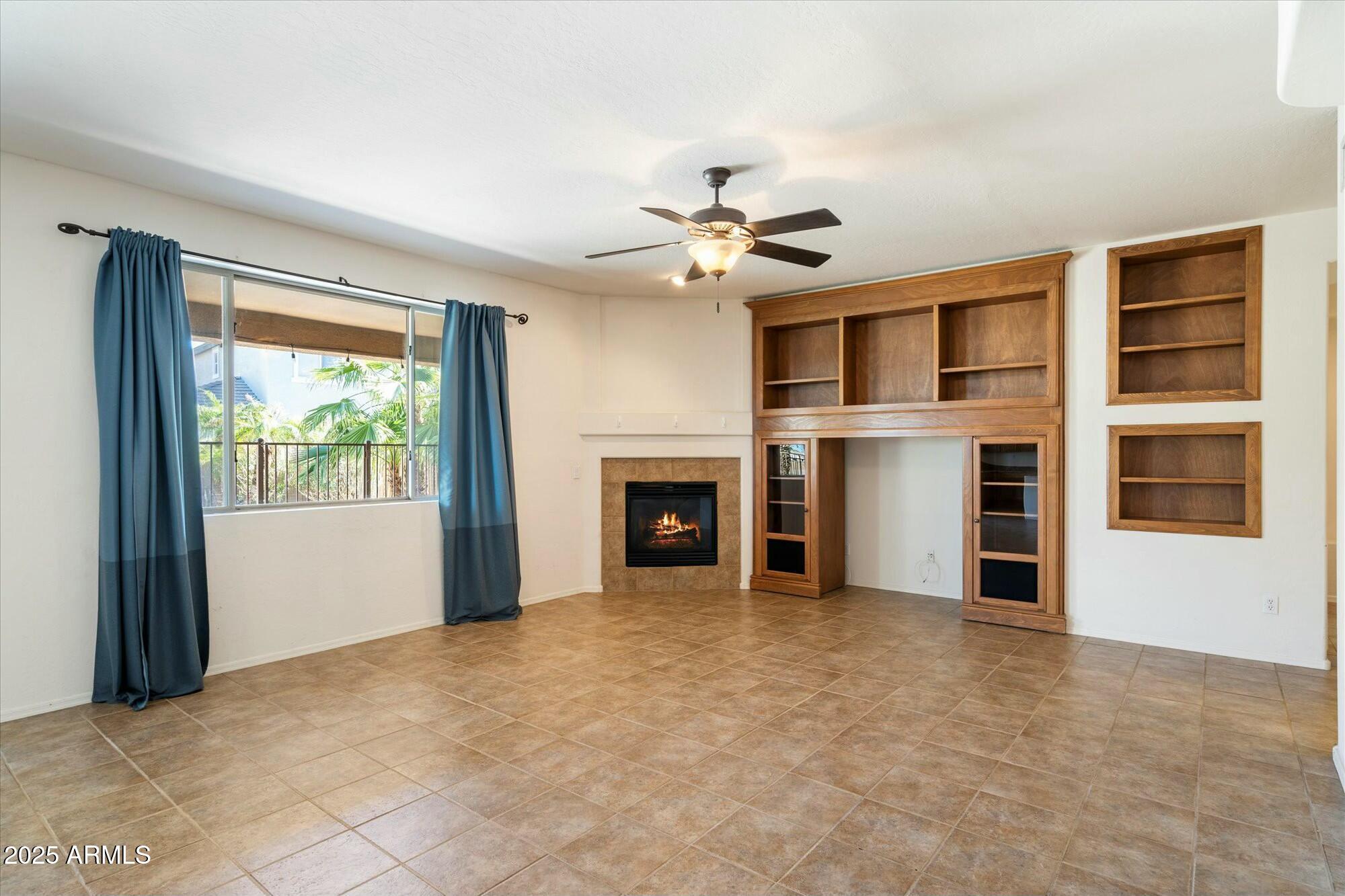 3410 E PAGEANT Place