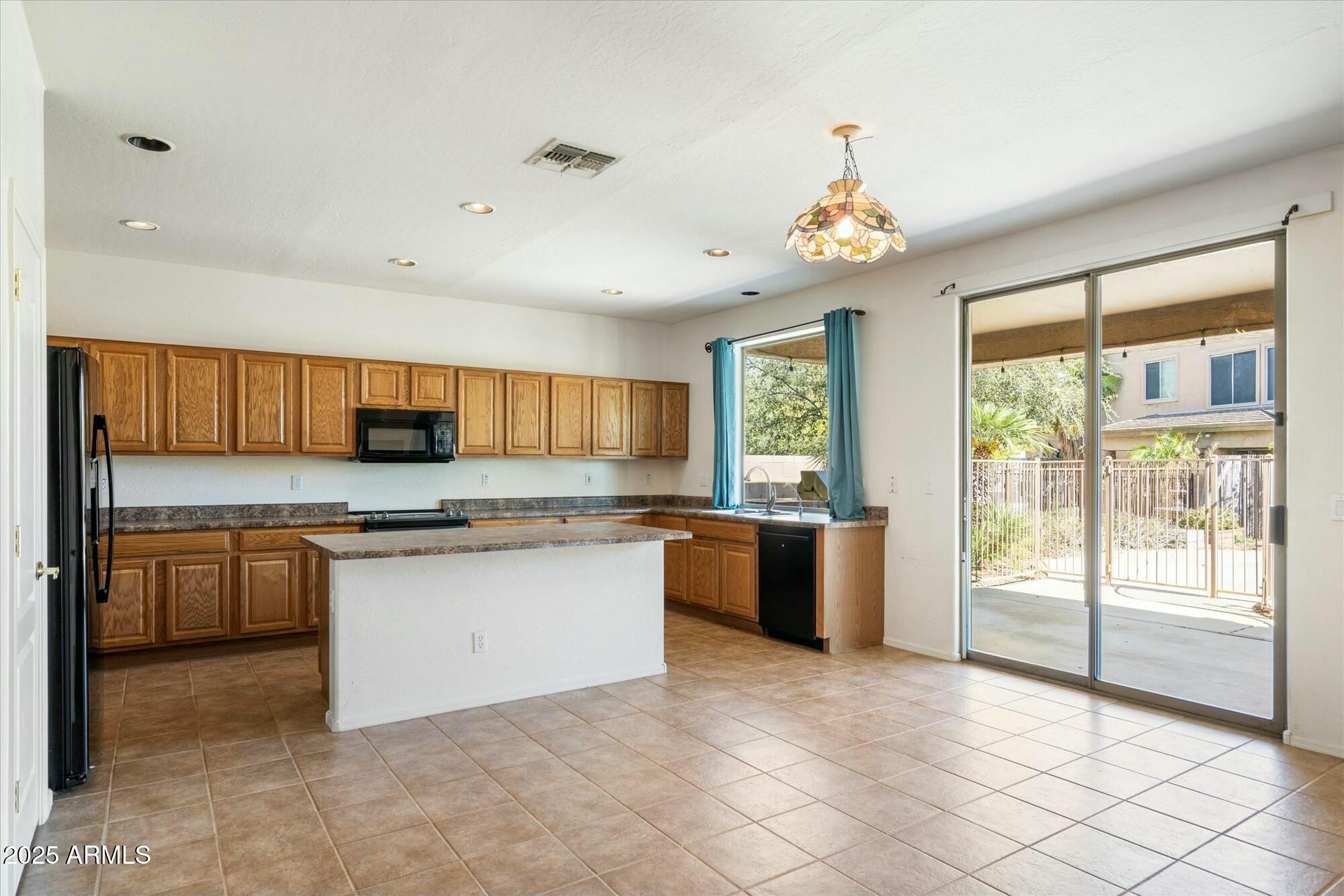 3410 E PAGEANT Place