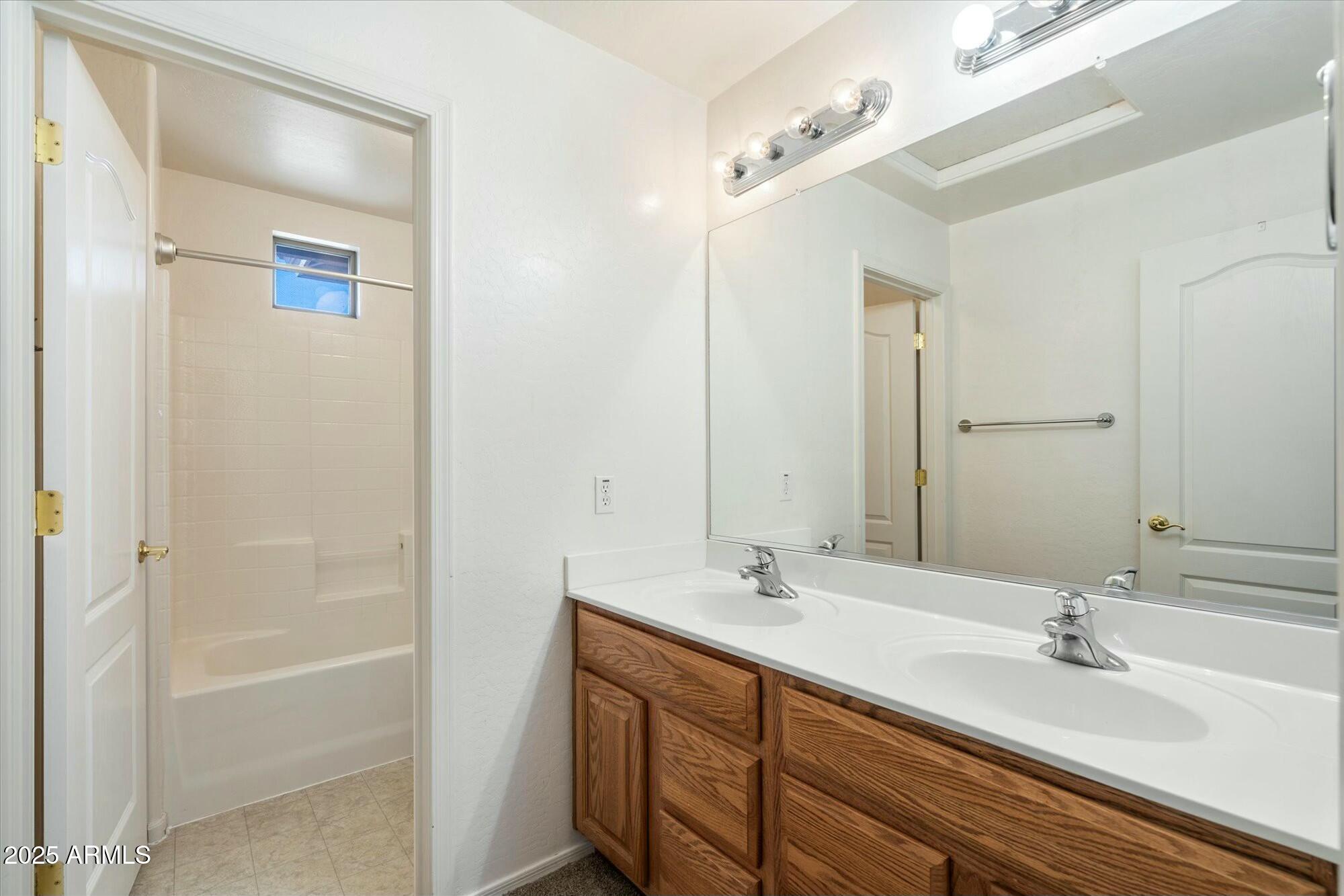 3410 E PAGEANT Place