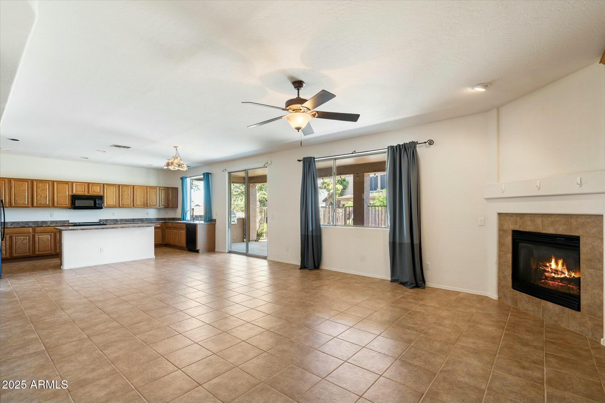 3410 E PAGEANT Place