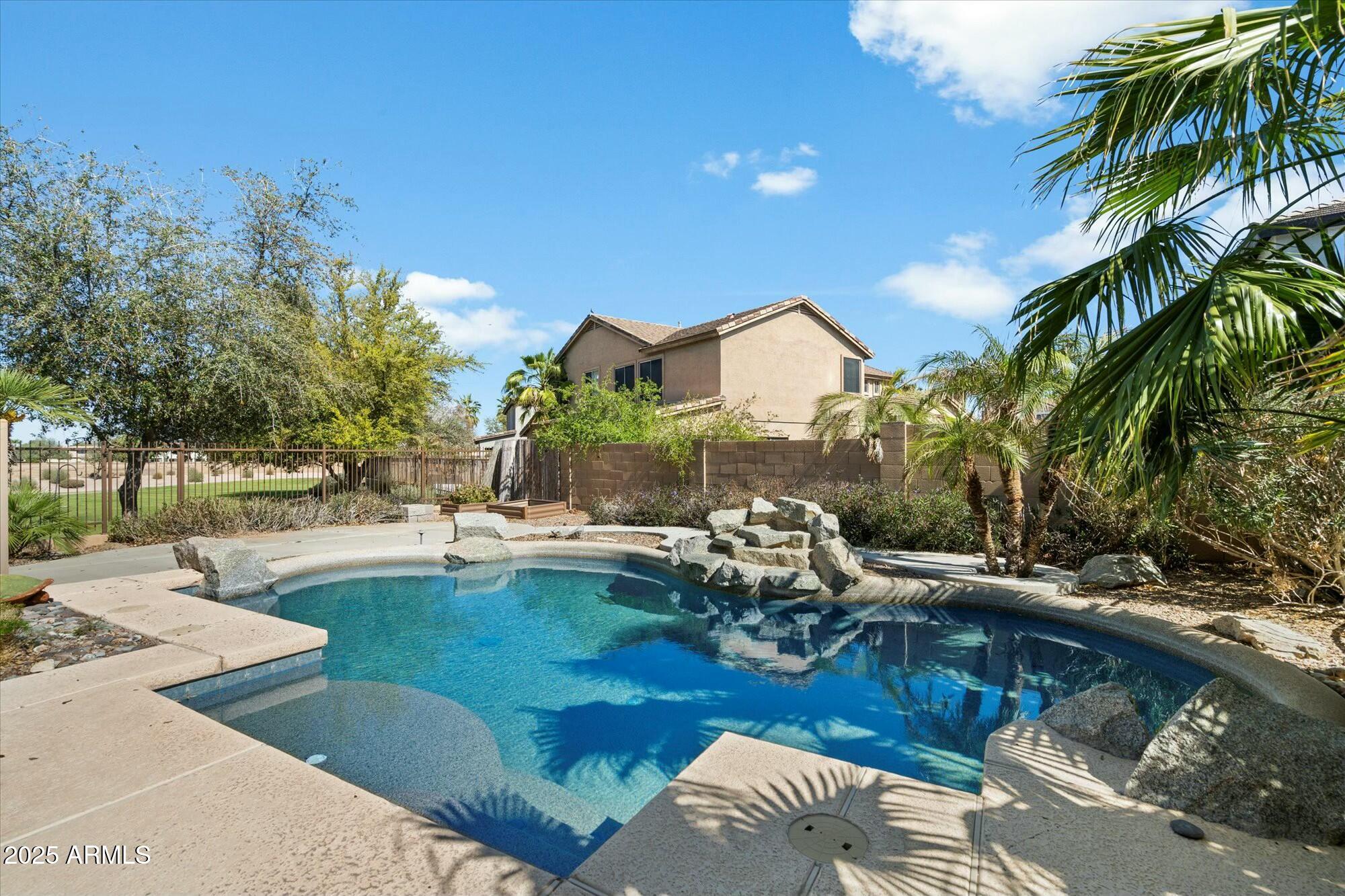 3410 E PAGEANT Place