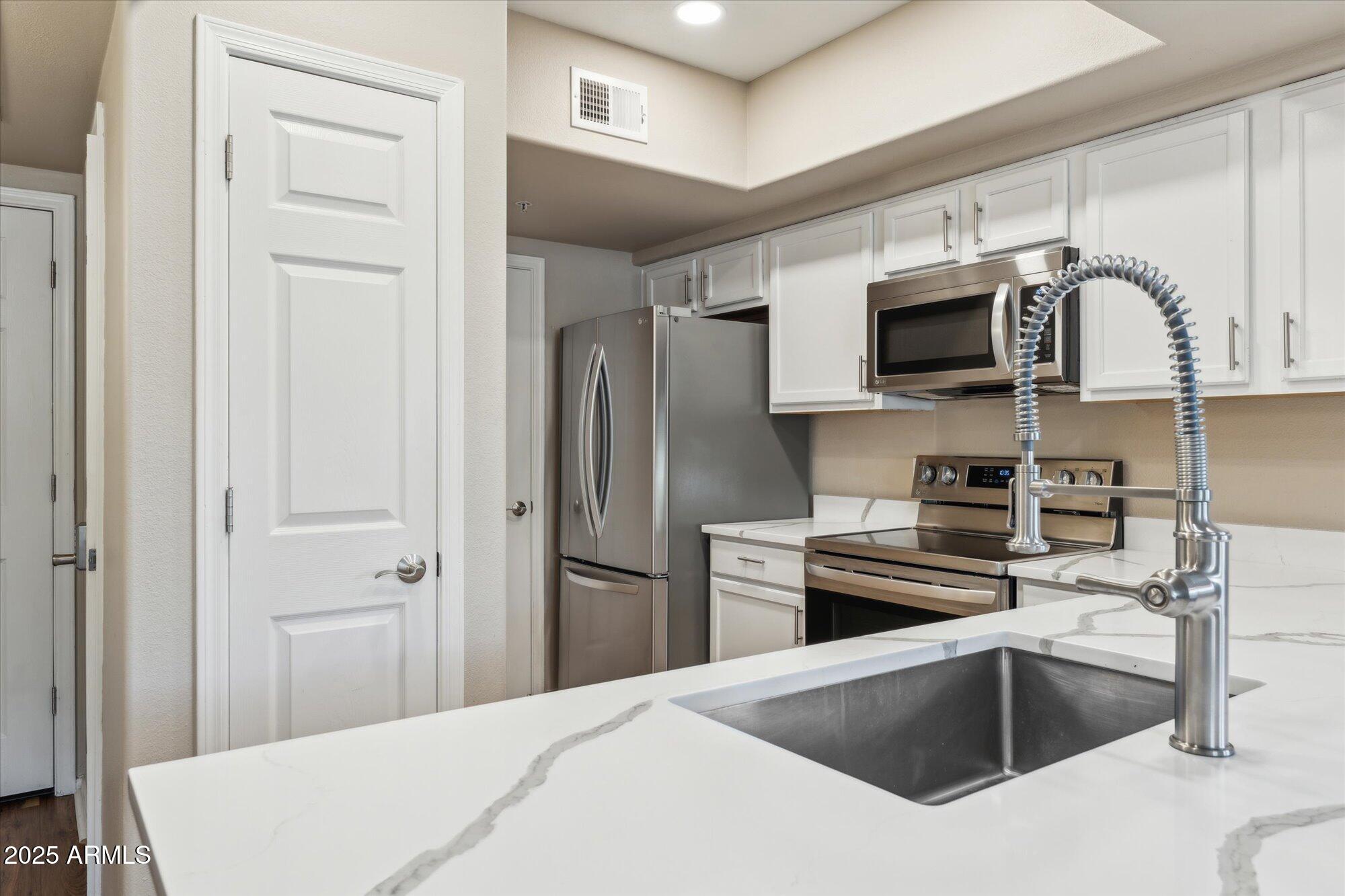 15095 N THOMPSON PEAK Parkway, 1053