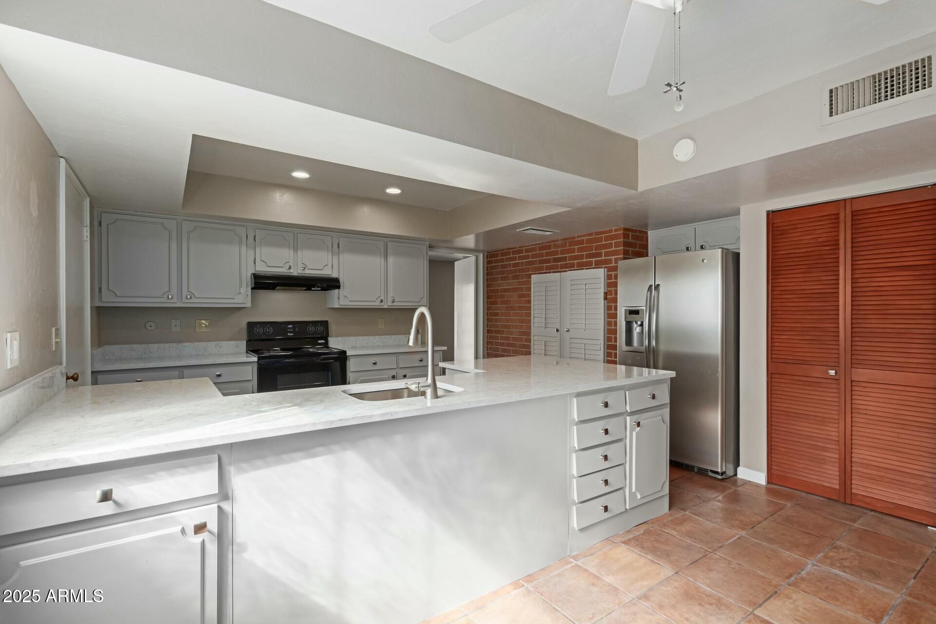 6120 E 5TH Street, B117