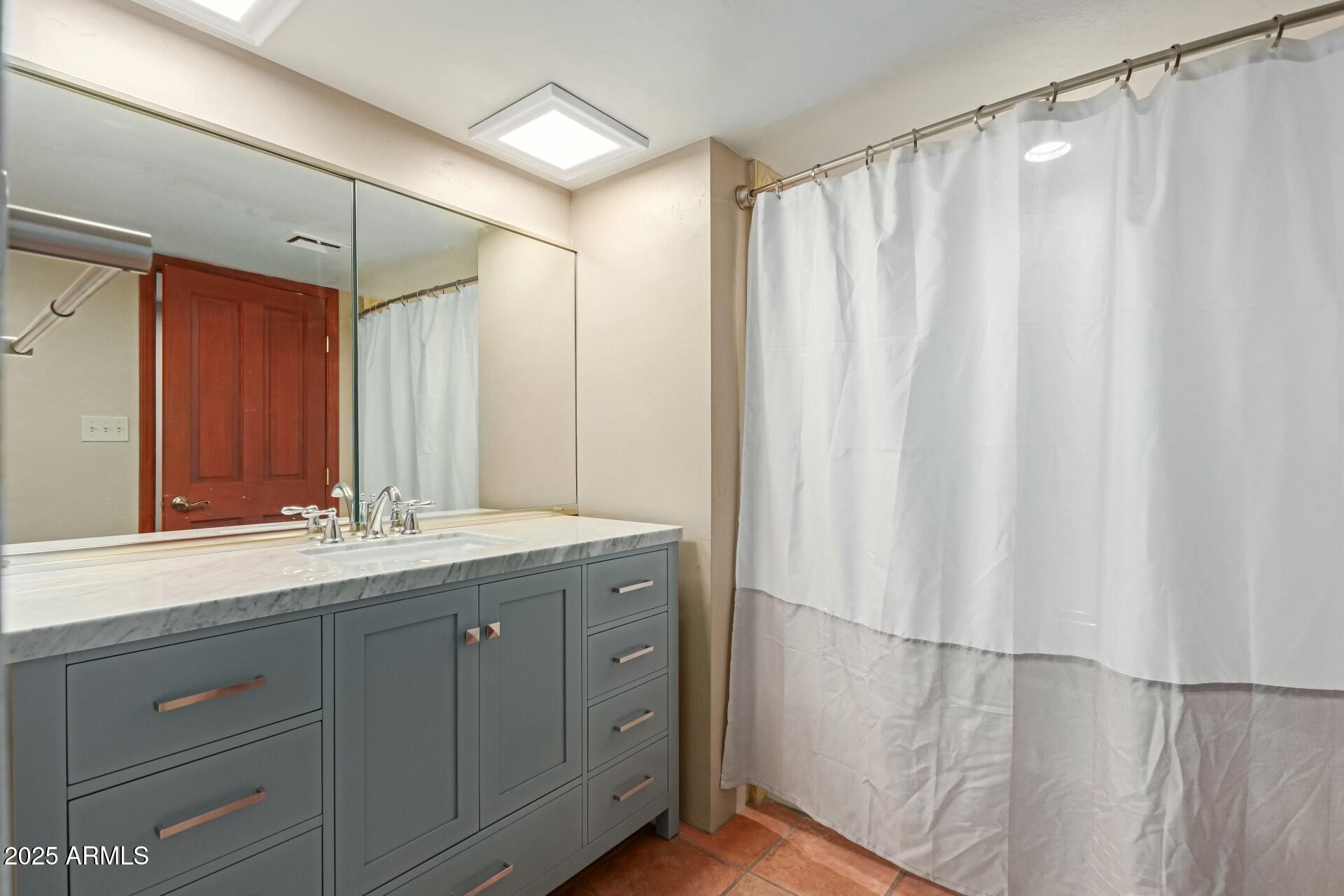 6120 E 5TH Street, B117