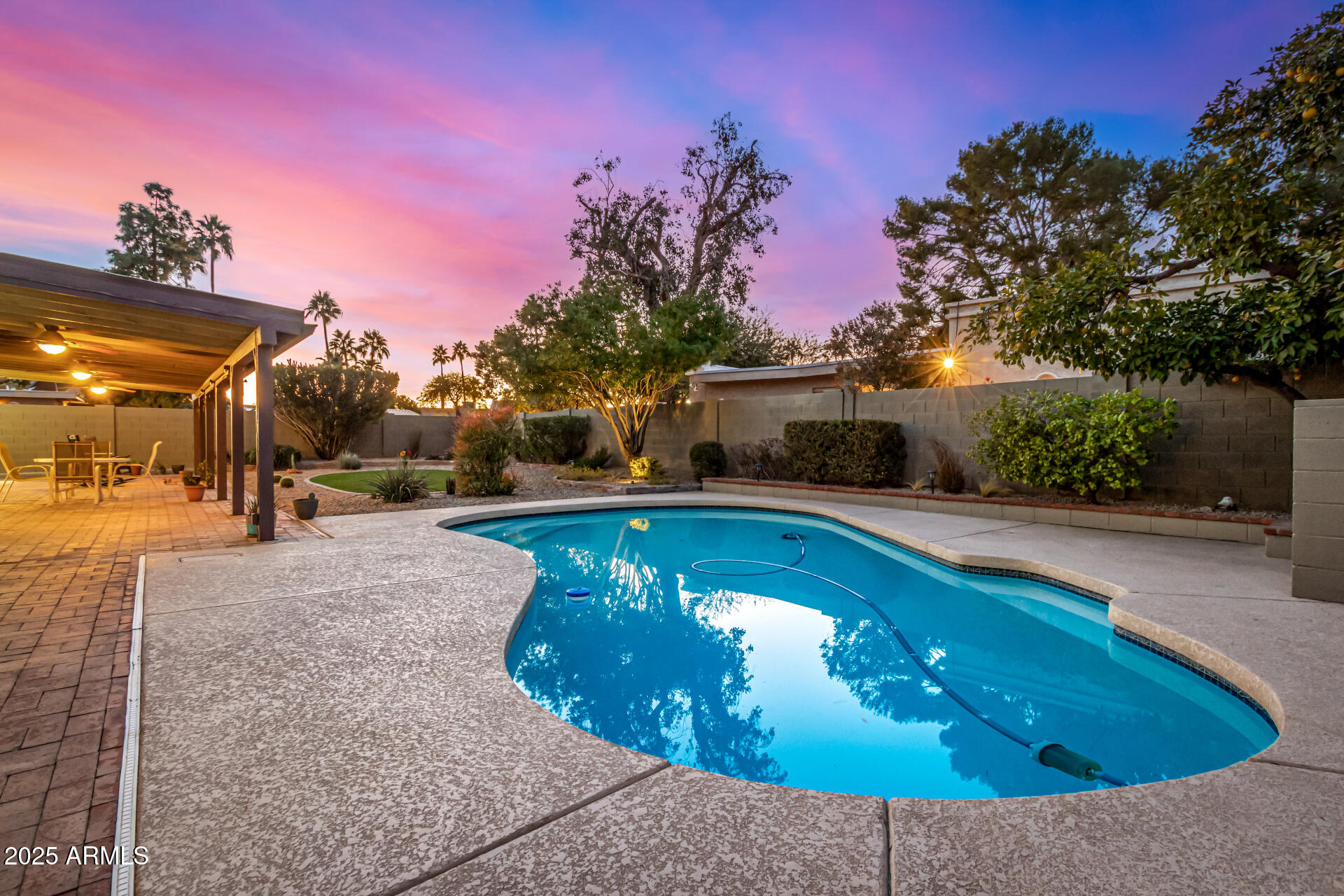 3226 E LAZY Lane