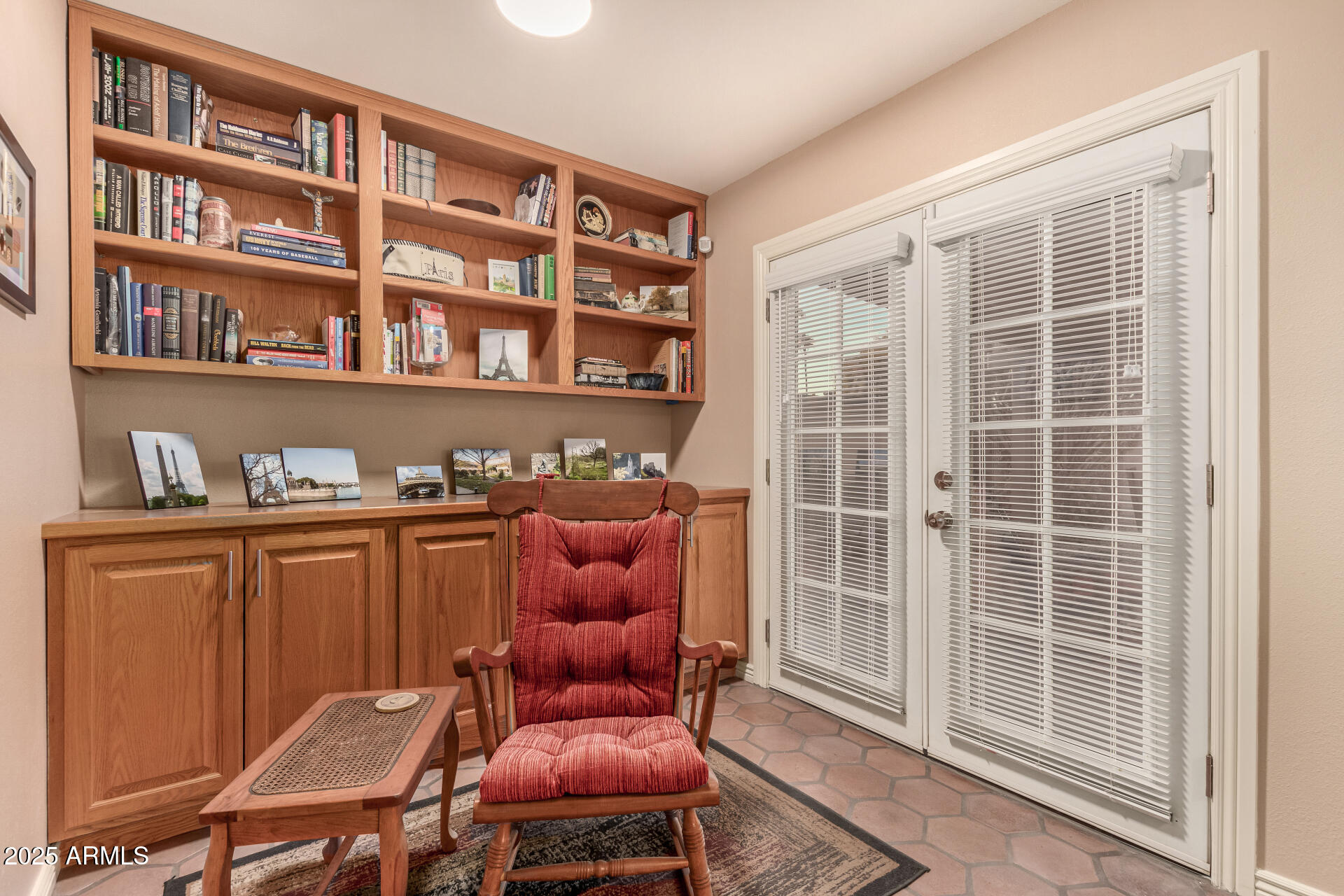 3226 E LAZY Lane