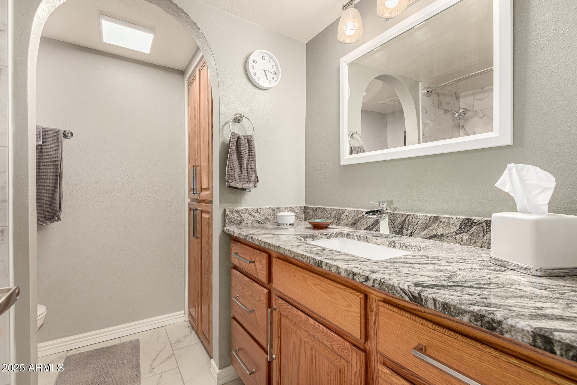 3226 E LAZY Lane