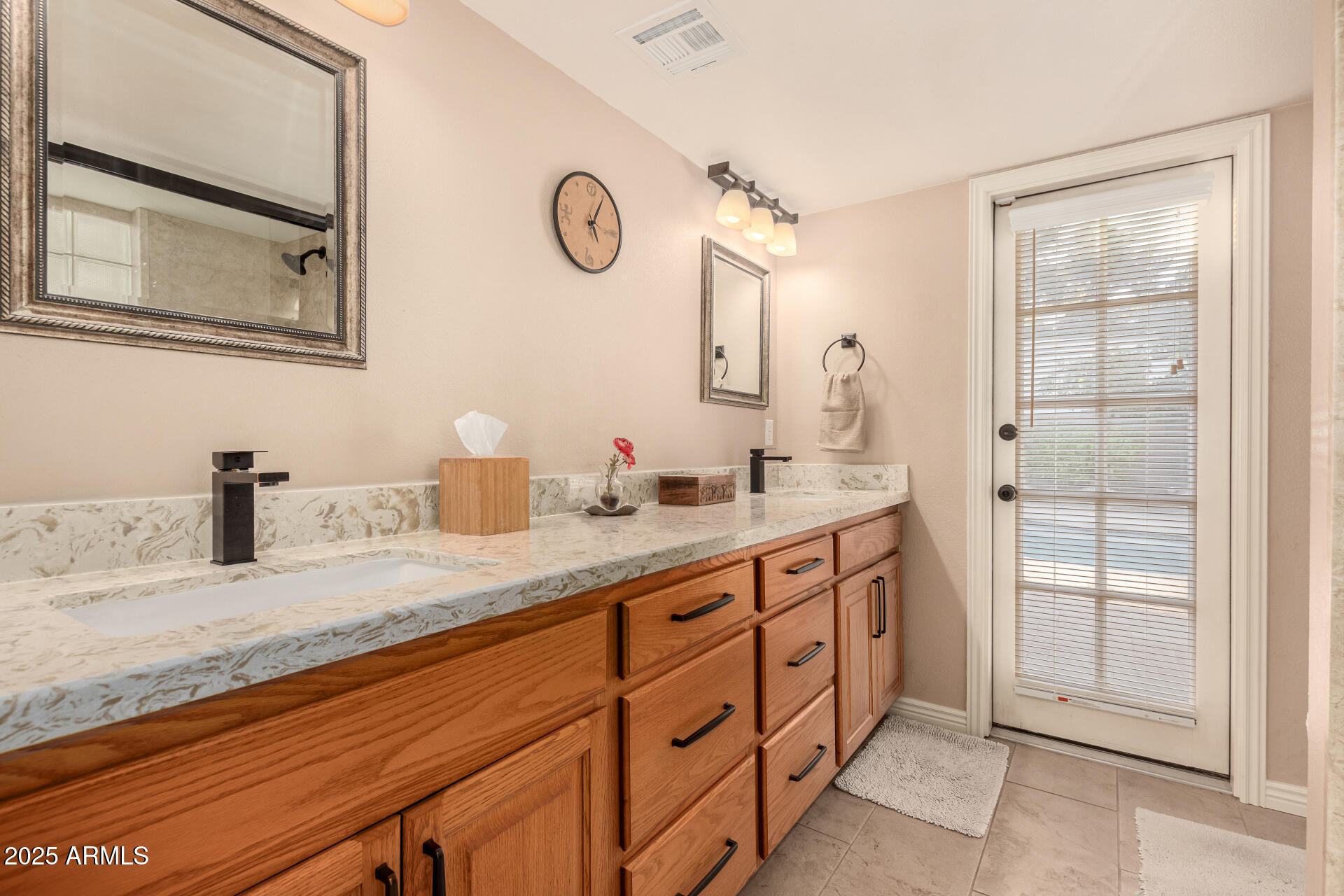 3226 E LAZY Lane
