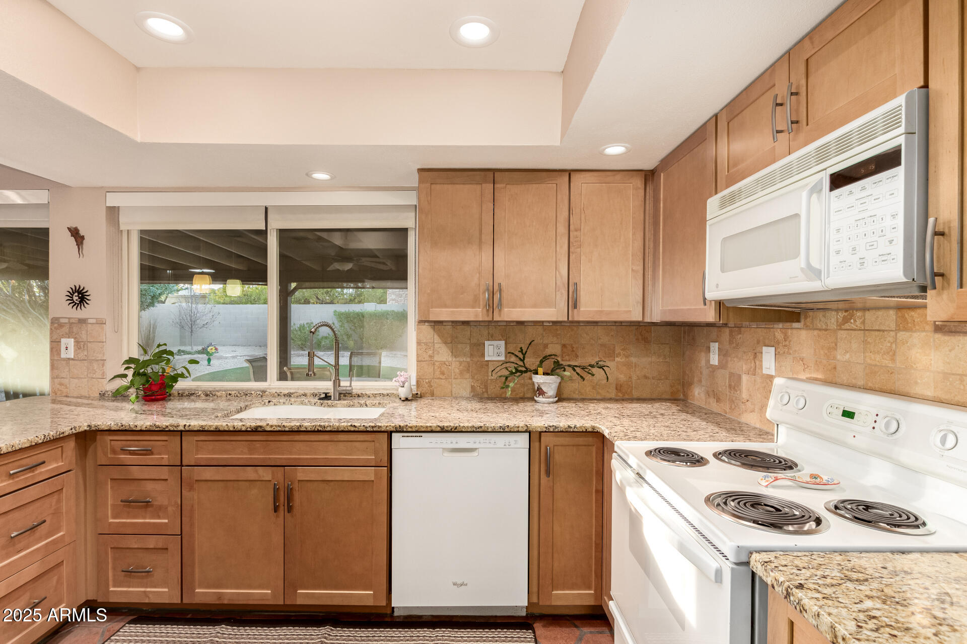 3226 E LAZY Lane