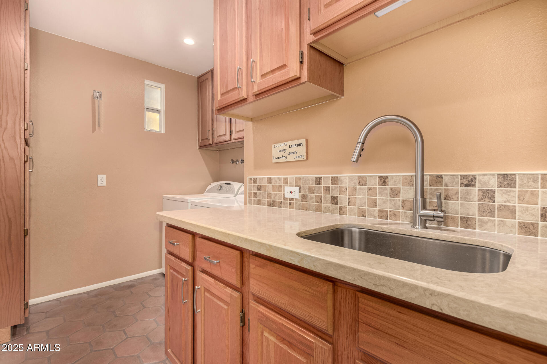 3226 E LAZY Lane