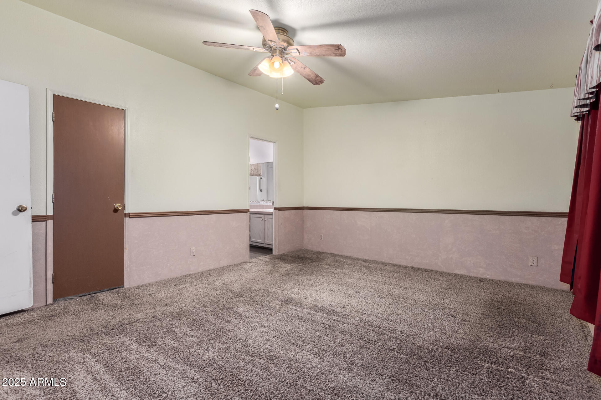 646 W WINDSONG Street