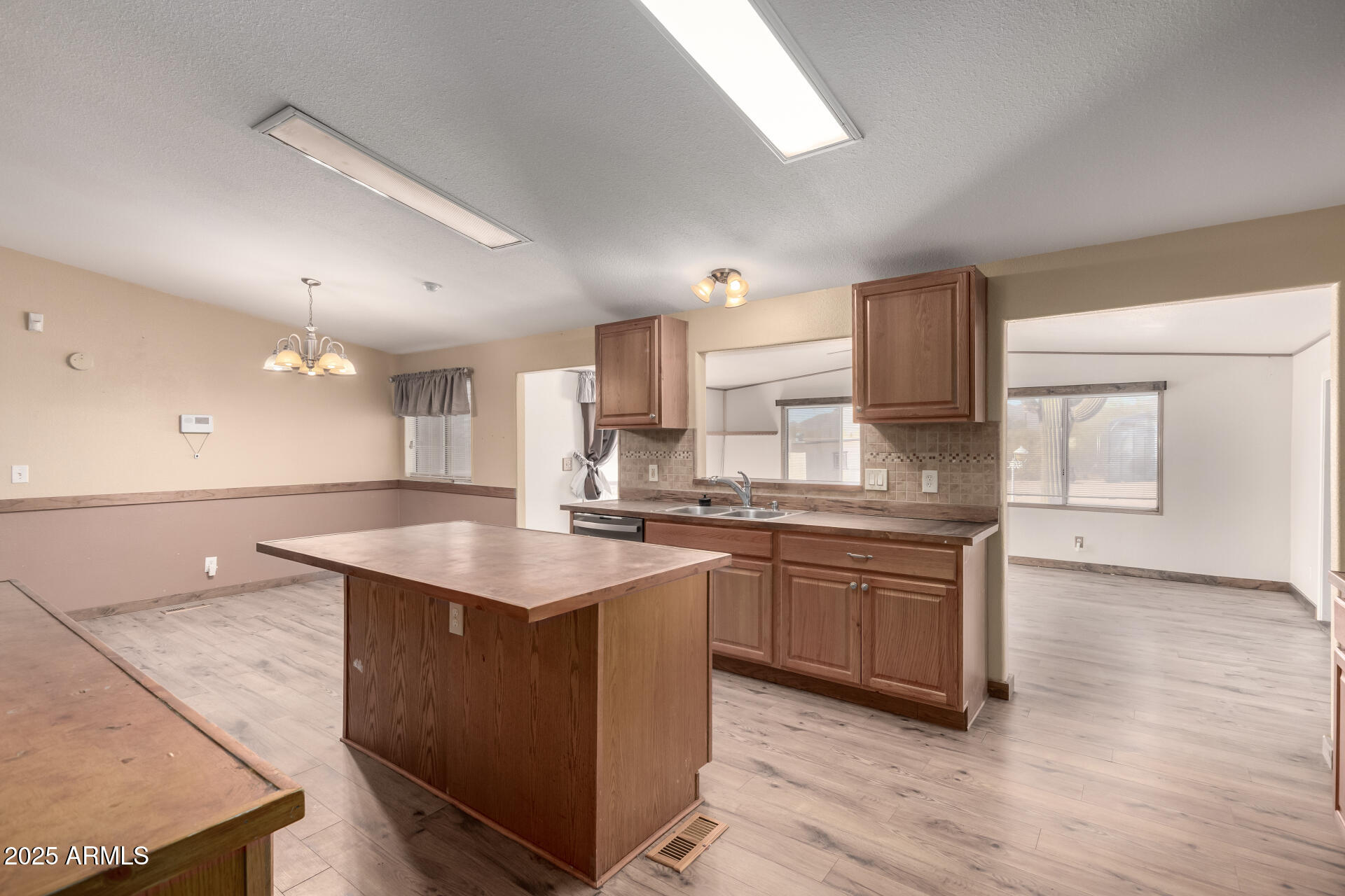 646 W WINDSONG Street