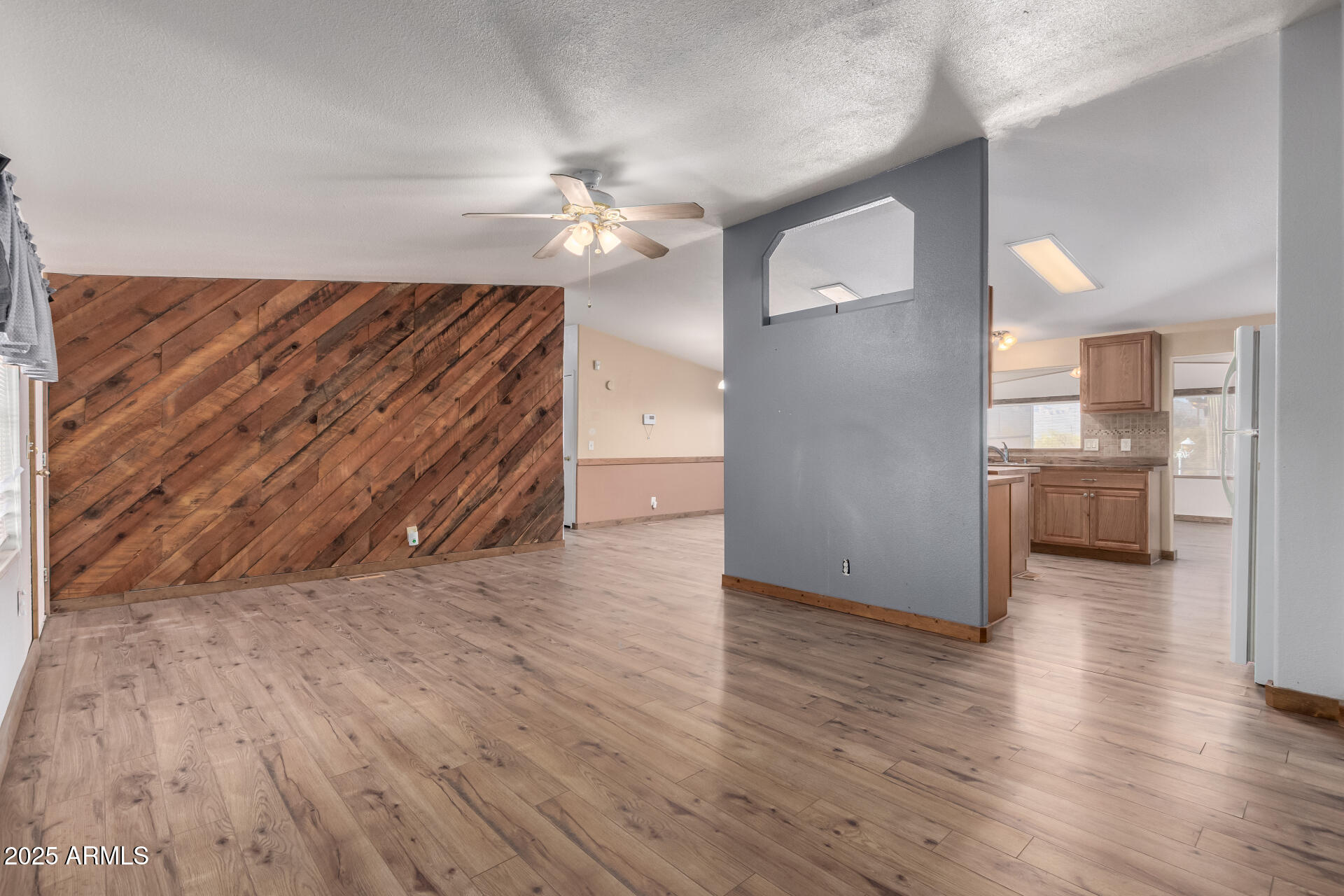 646 W WINDSONG Street