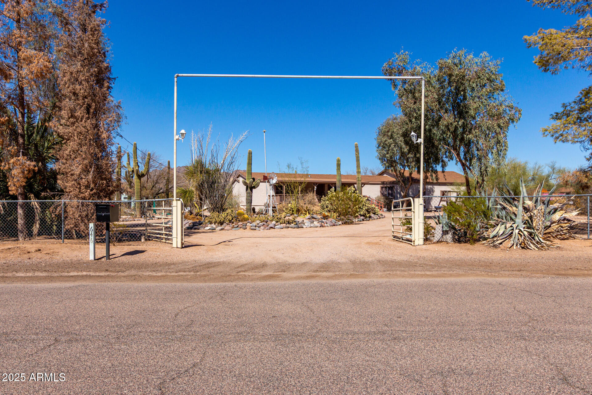 646 W WINDSONG Street