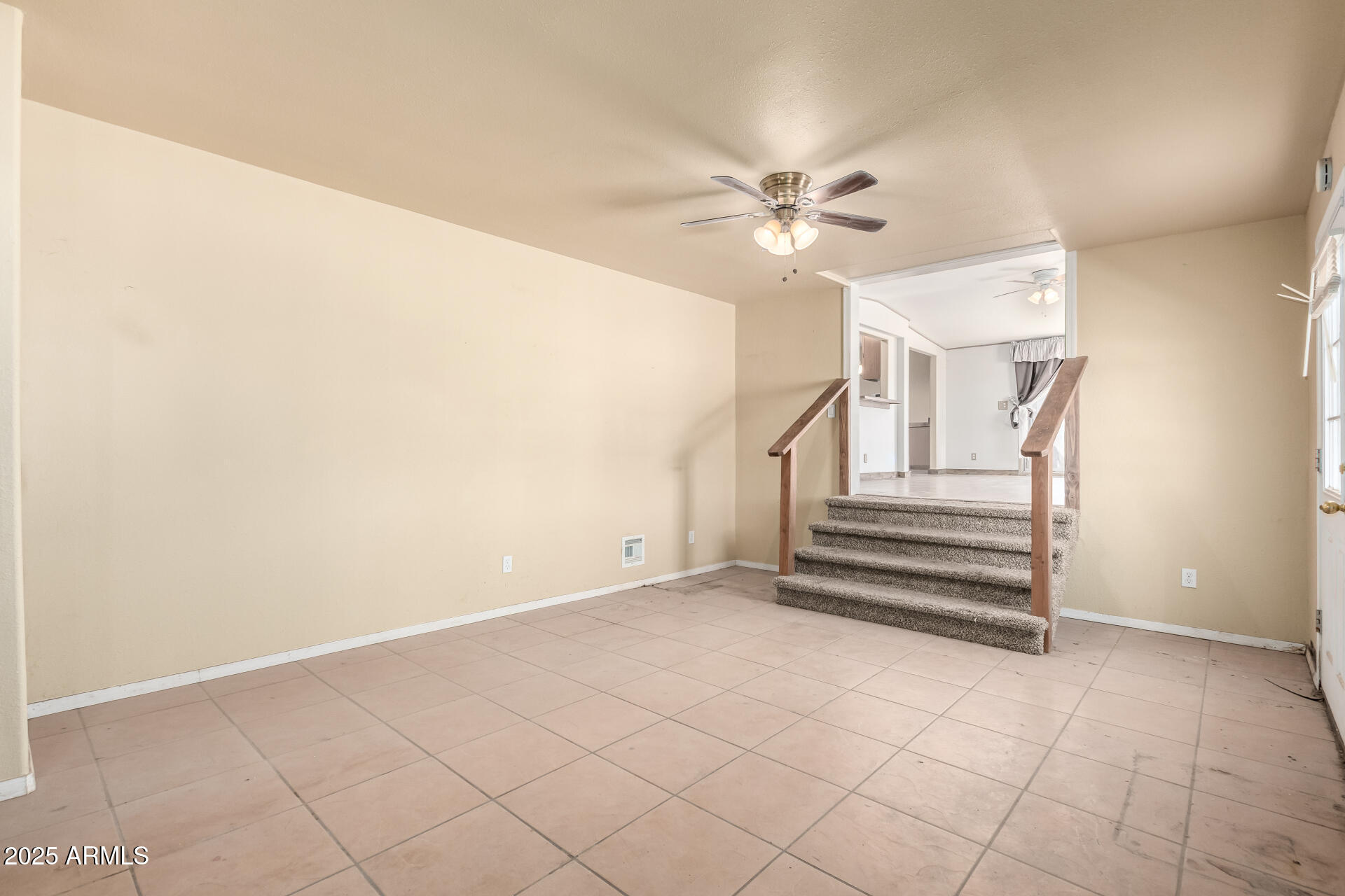 646 W WINDSONG Street