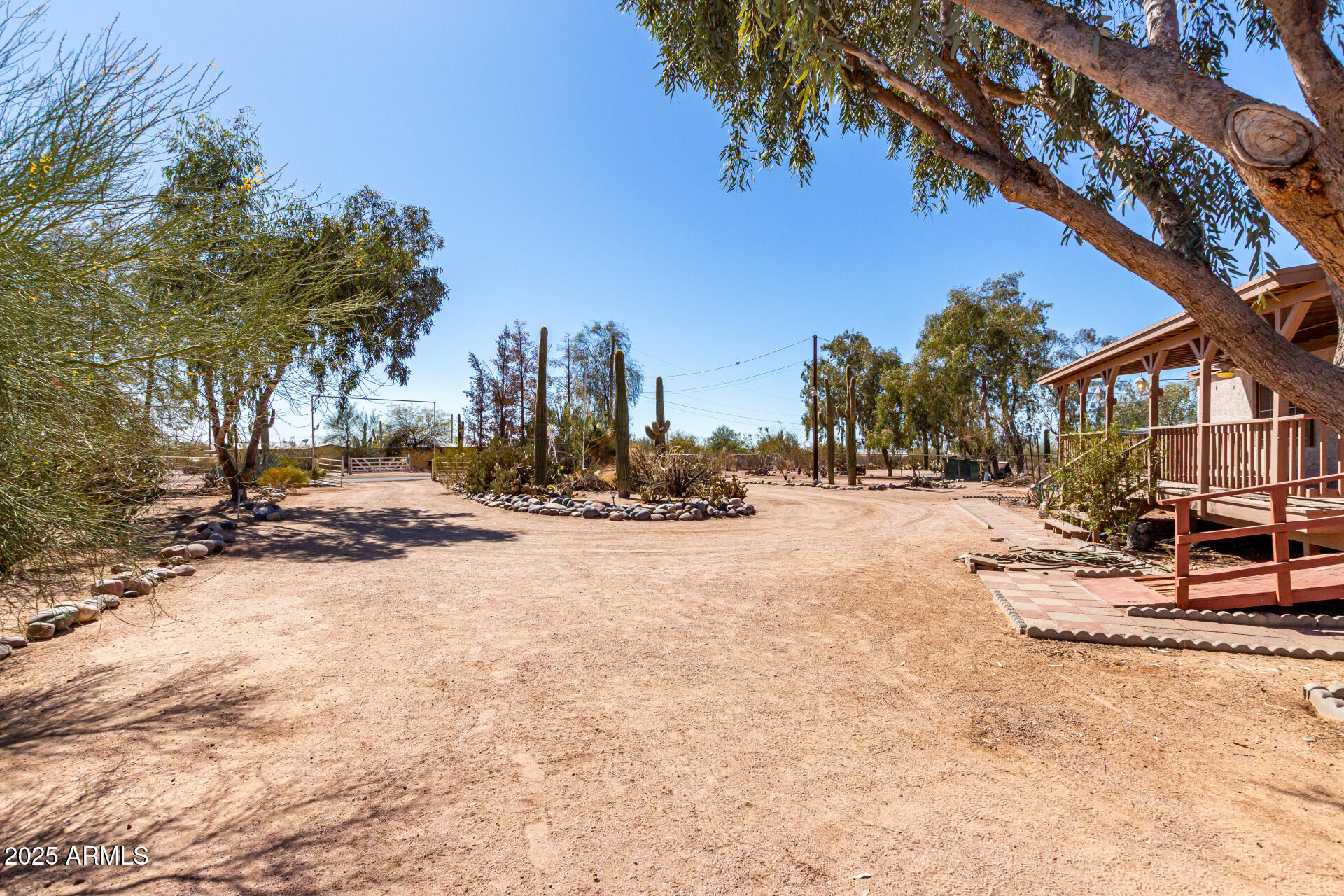 646 W WINDSONG Street