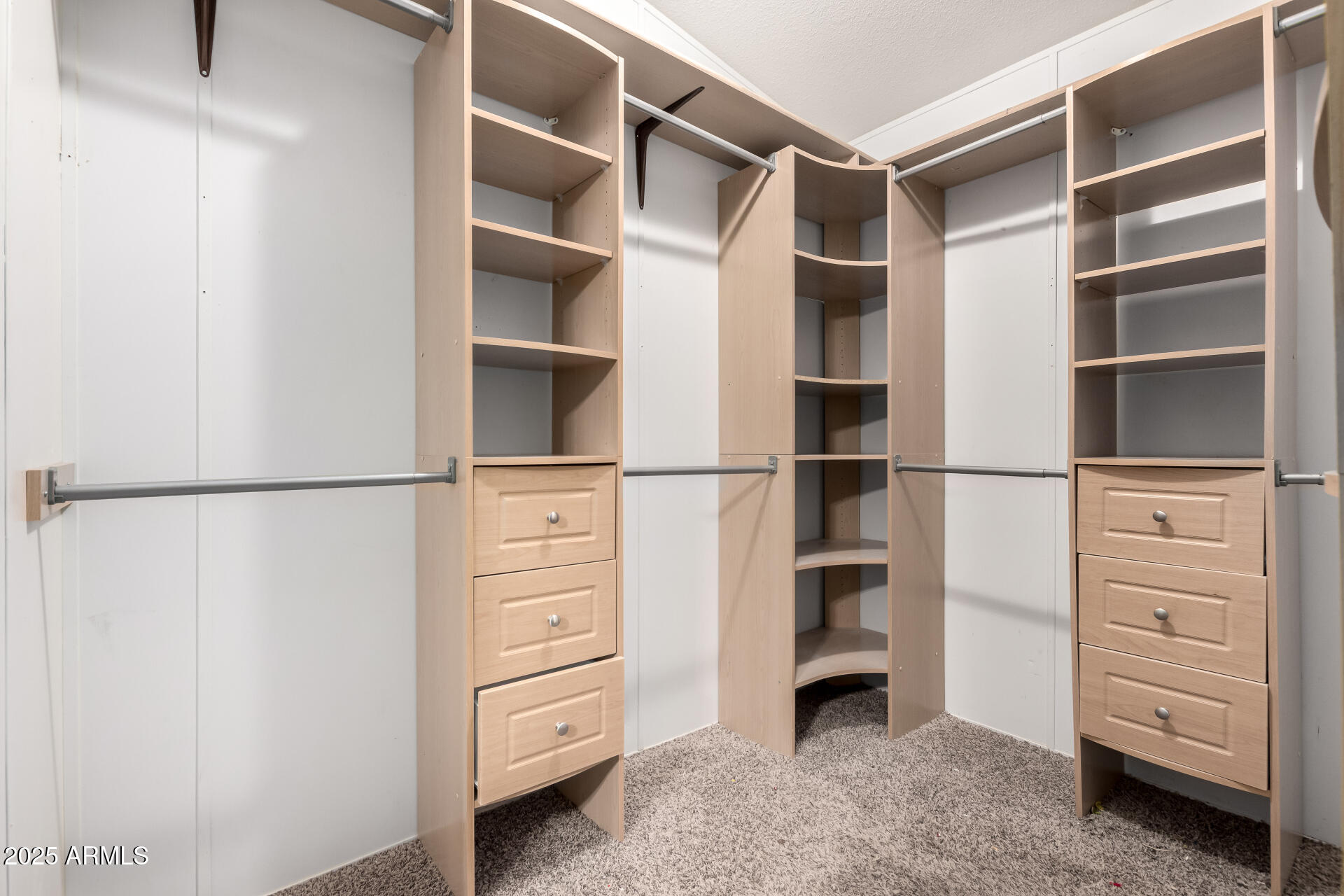 646 W WINDSONG Street