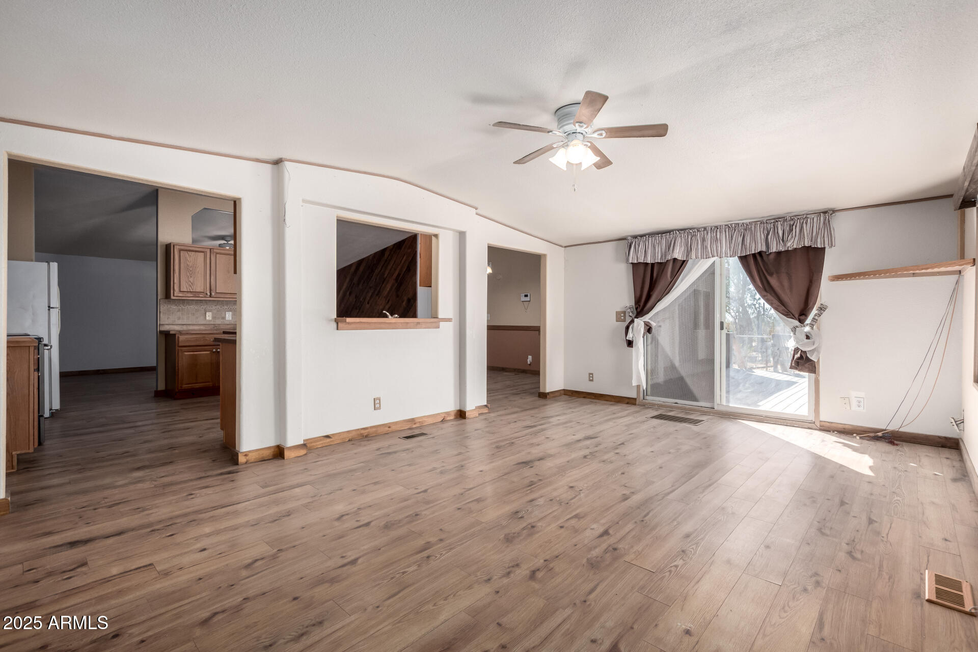 646 W WINDSONG Street