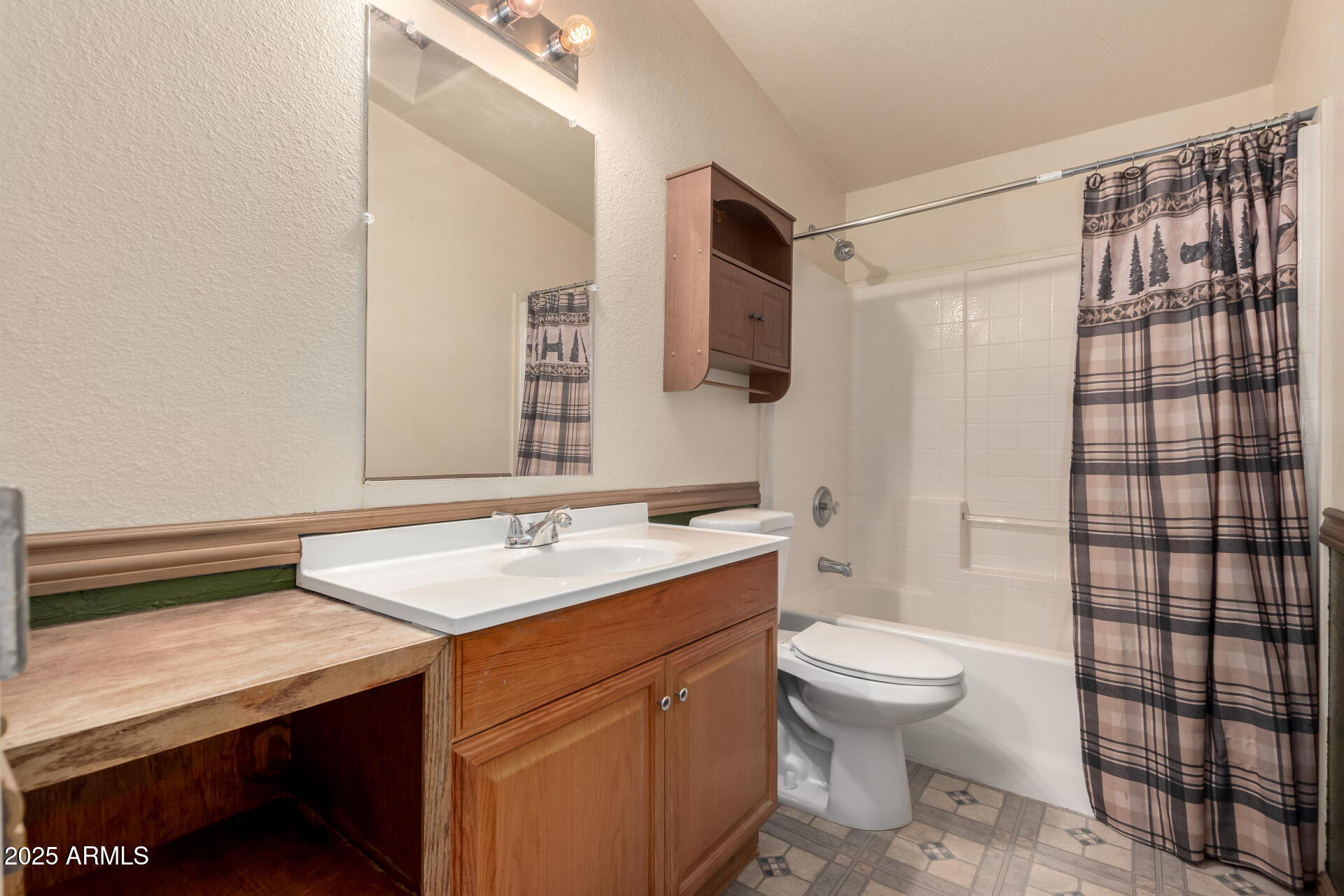 646 W WINDSONG Street