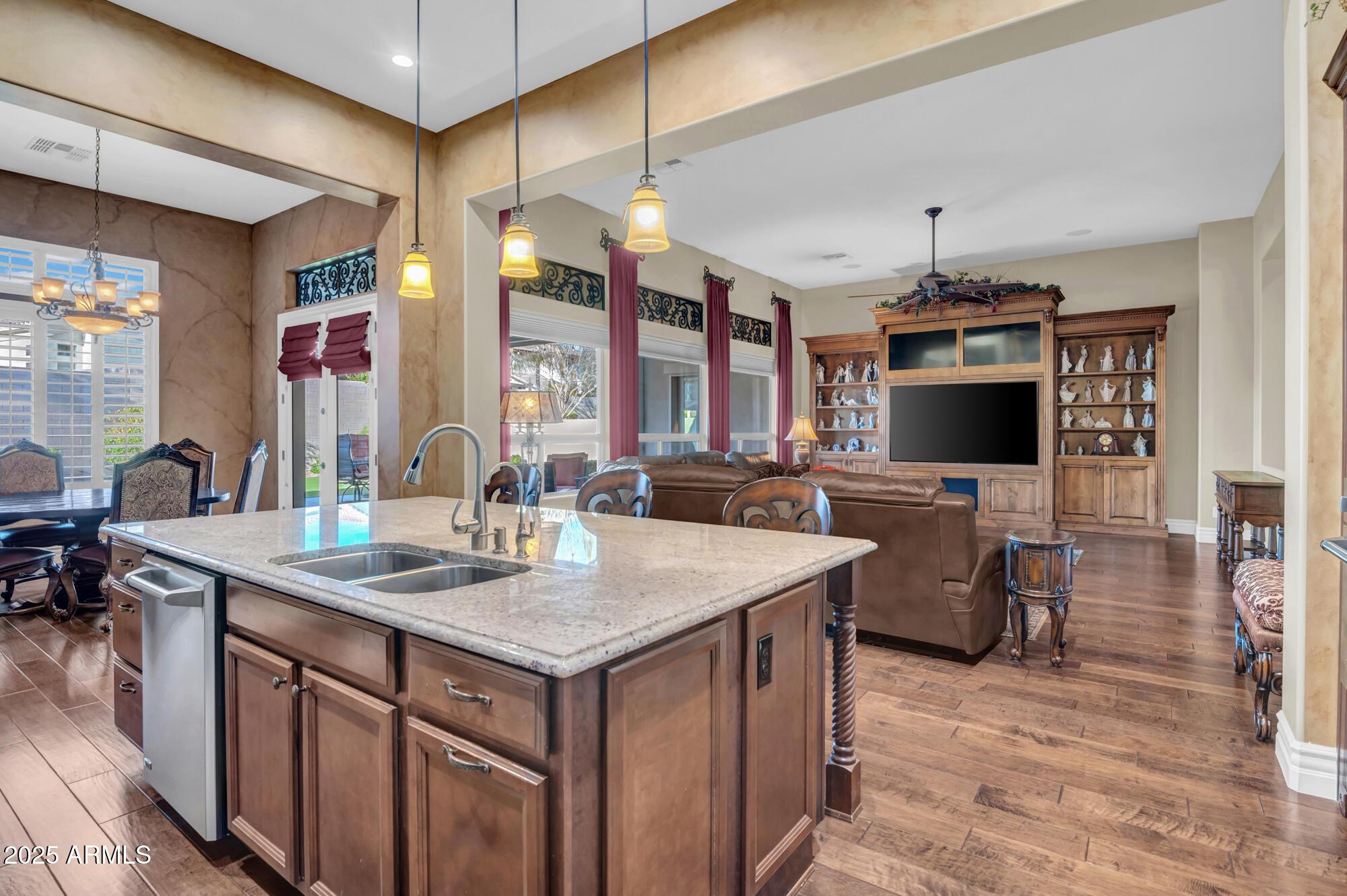 346 W ALAMOSA Drive
