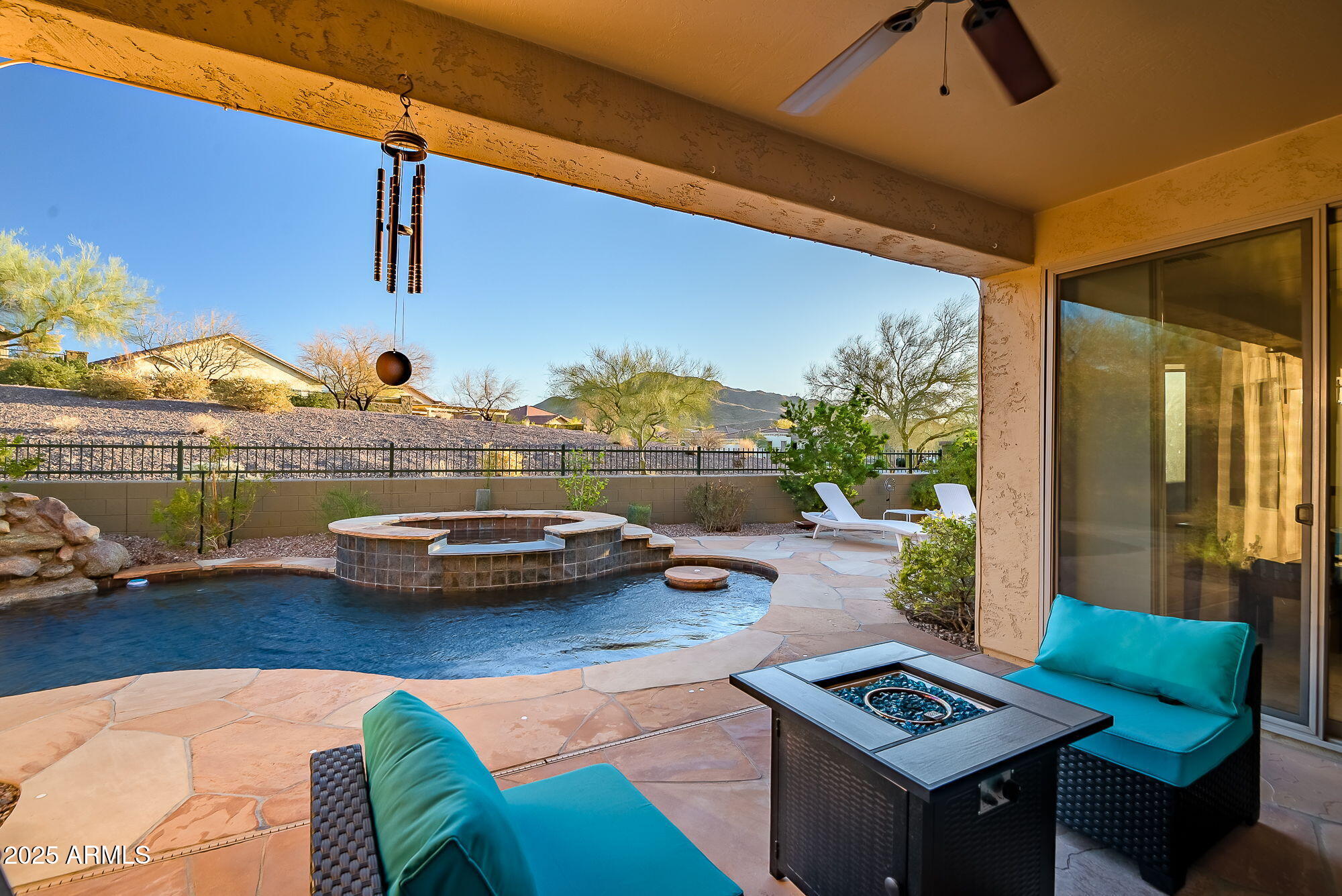 3318 W RAVINA Lane