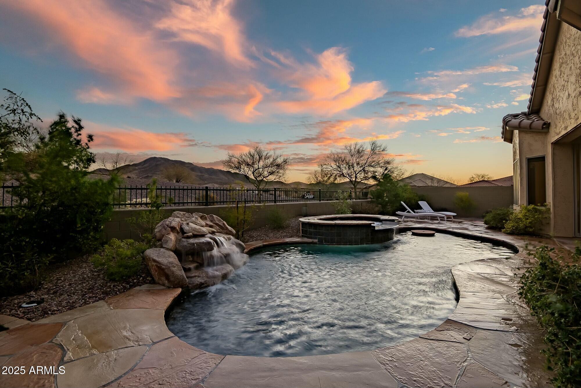 3318 W RAVINA Lane