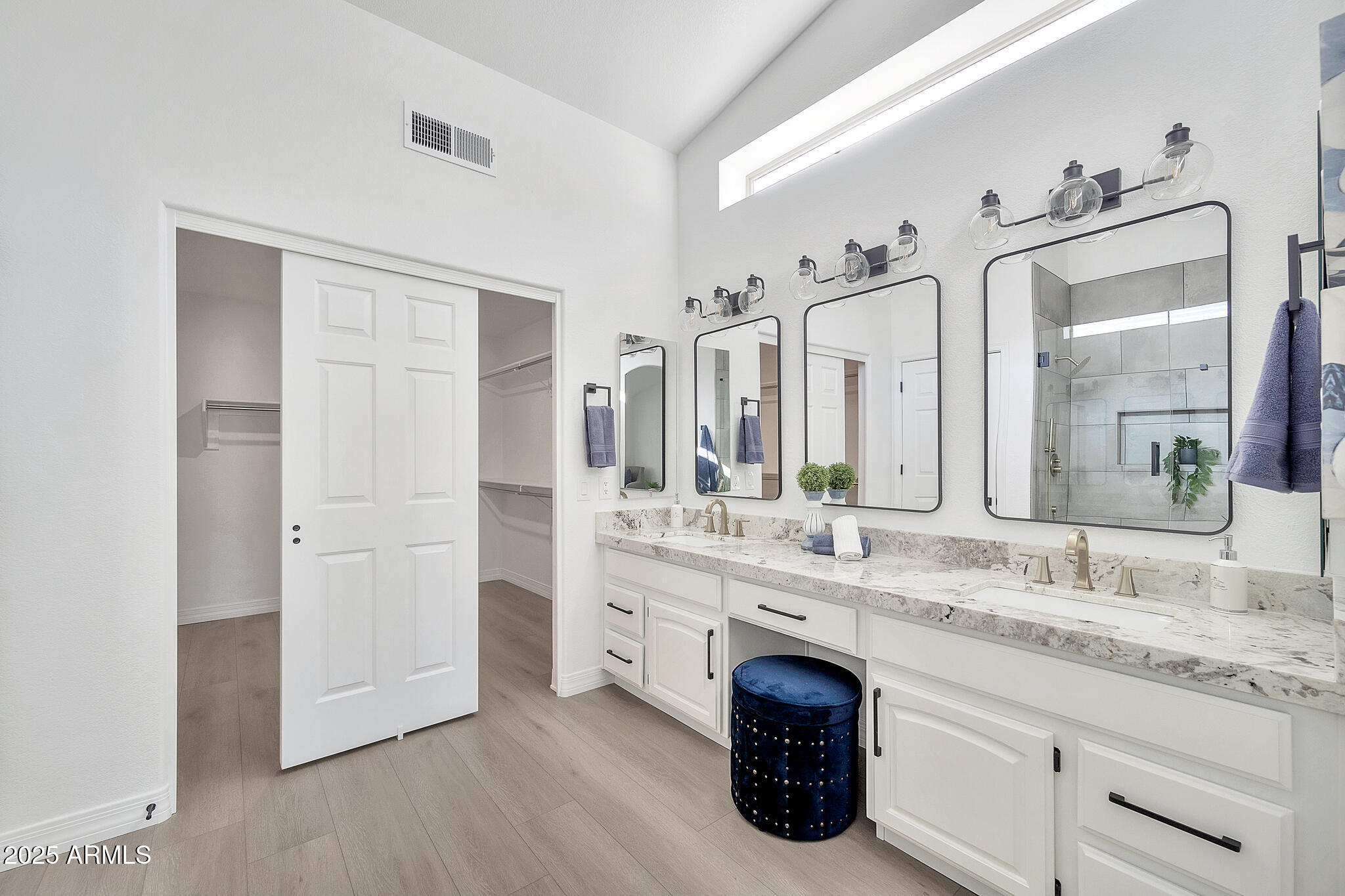 9138 E EMERALD Drive