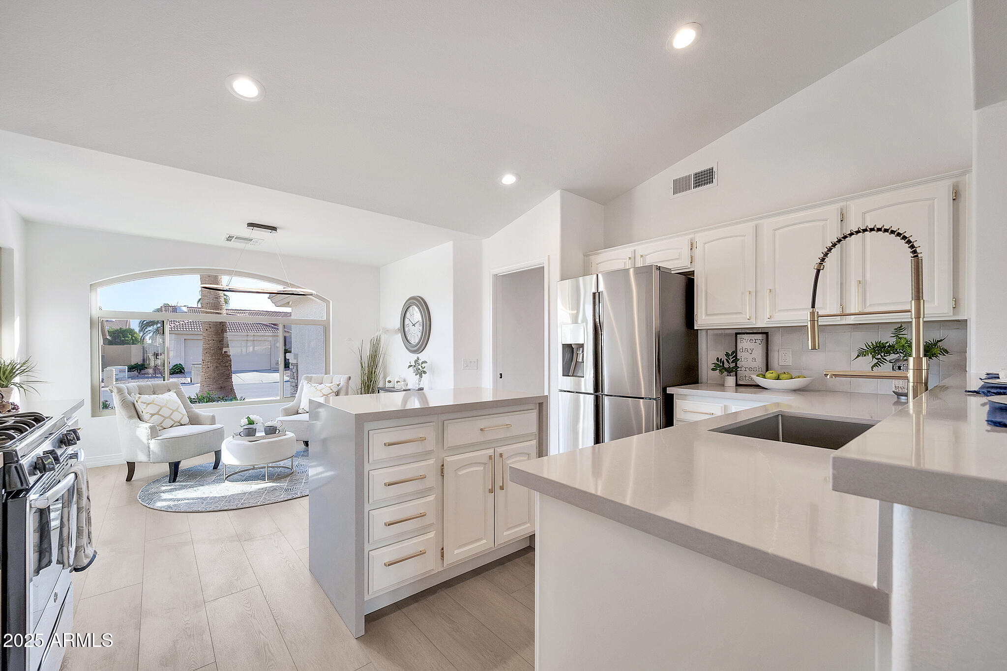 9138 E EMERALD Drive