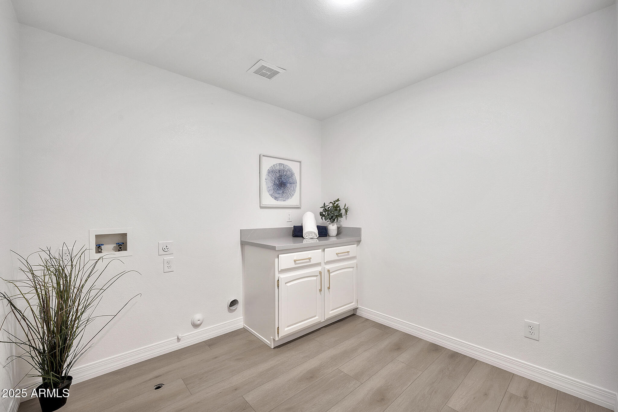 9138 E EMERALD Drive