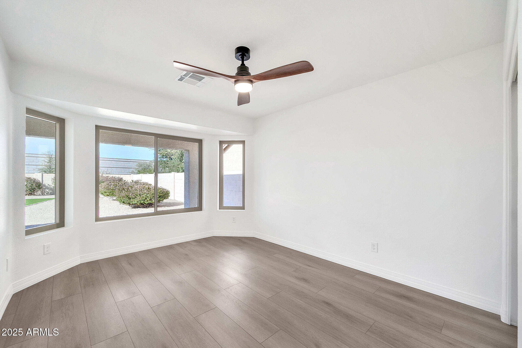 9138 E EMERALD Drive