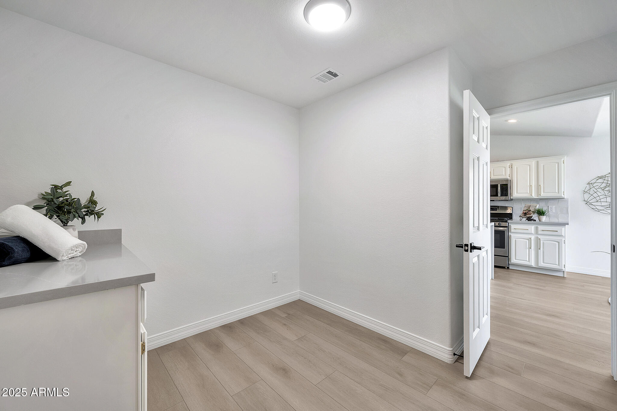 9138 E EMERALD Drive