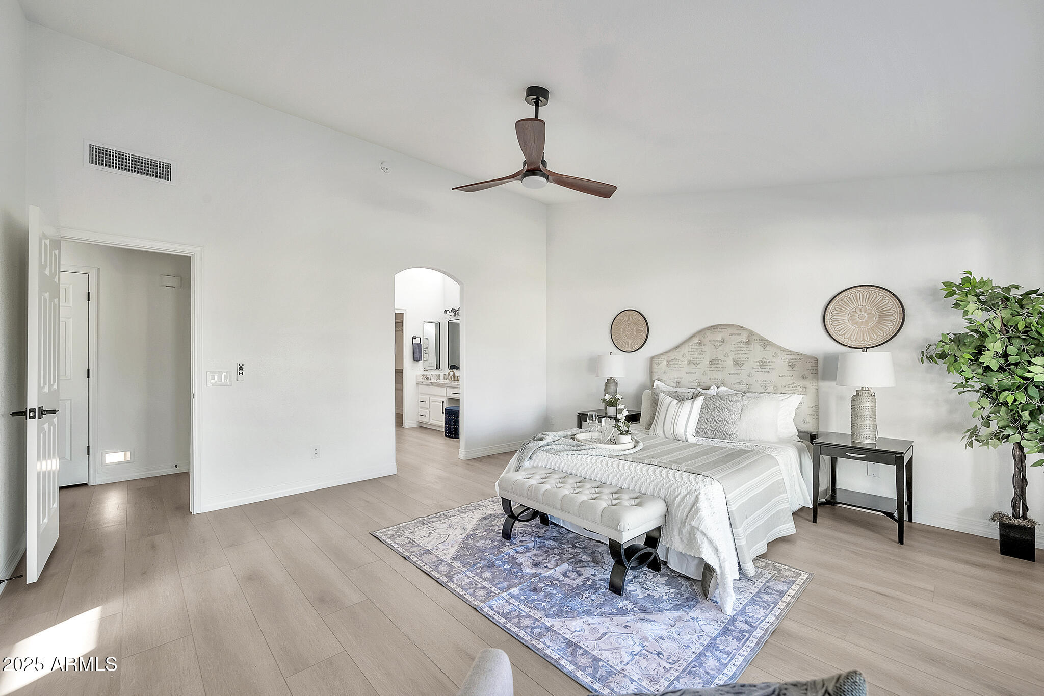9138 E EMERALD Drive