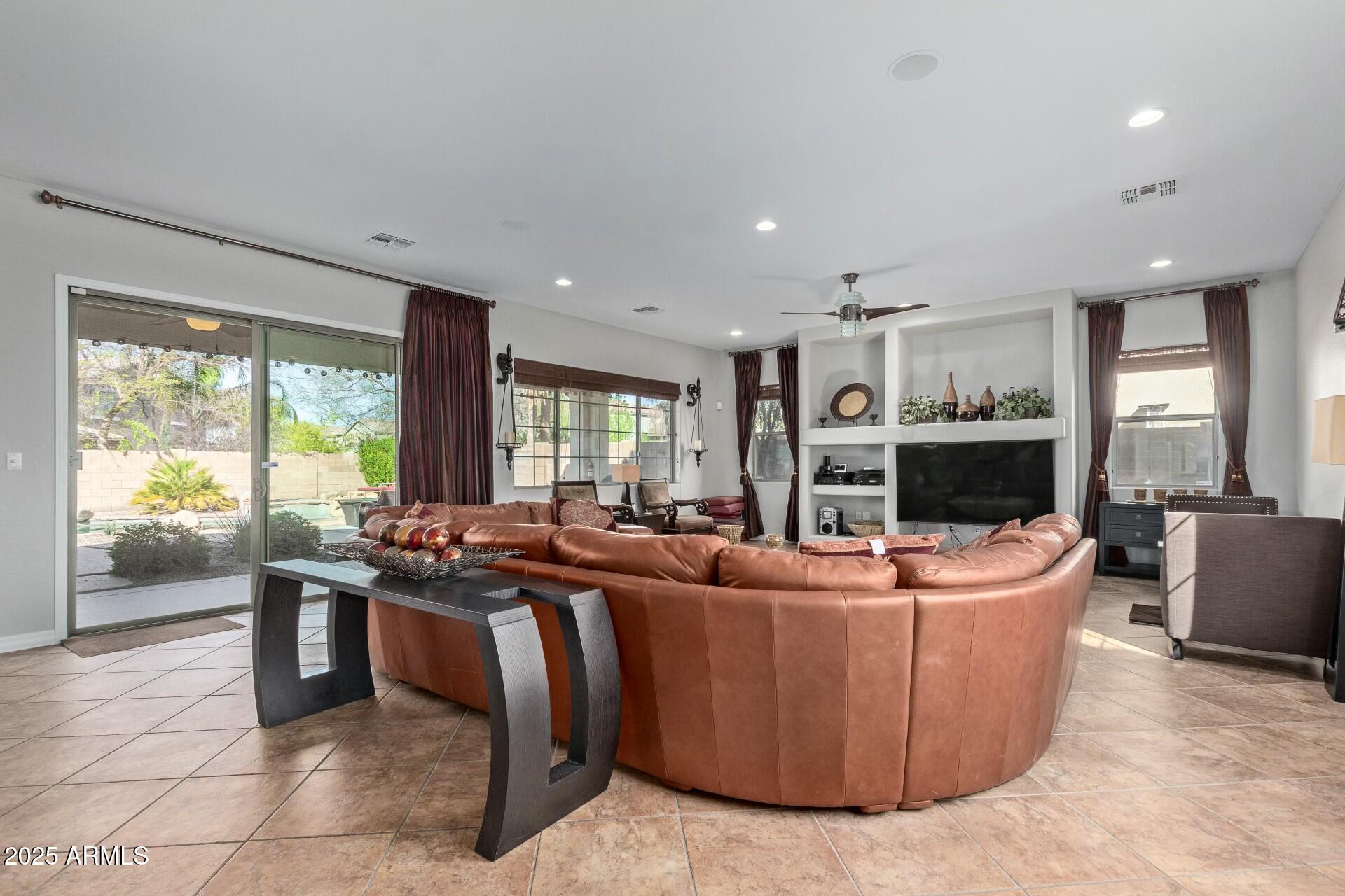 2830 E JANELLE Way