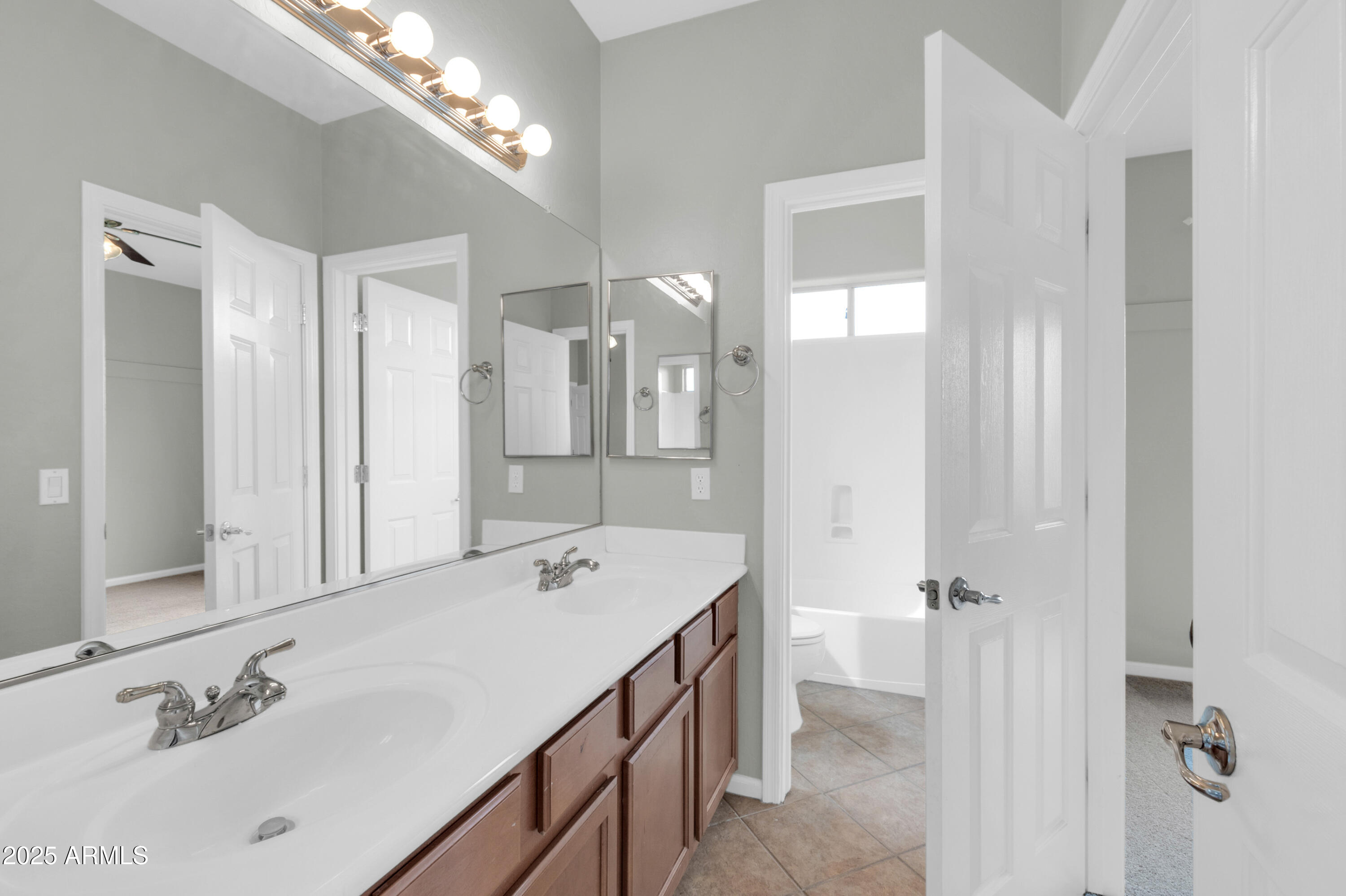 18544 E CALEDONIA Drive