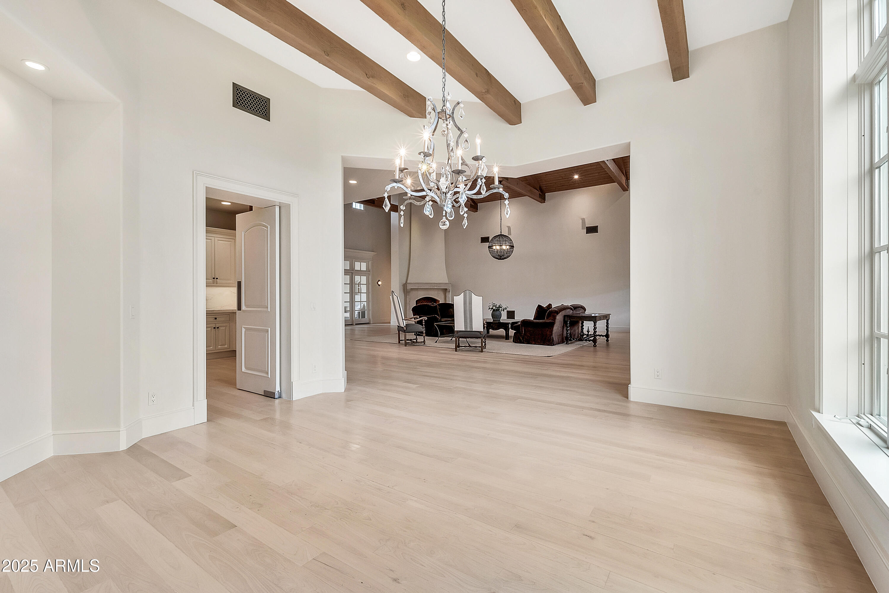12 E OAKWOOD HILLS Drive