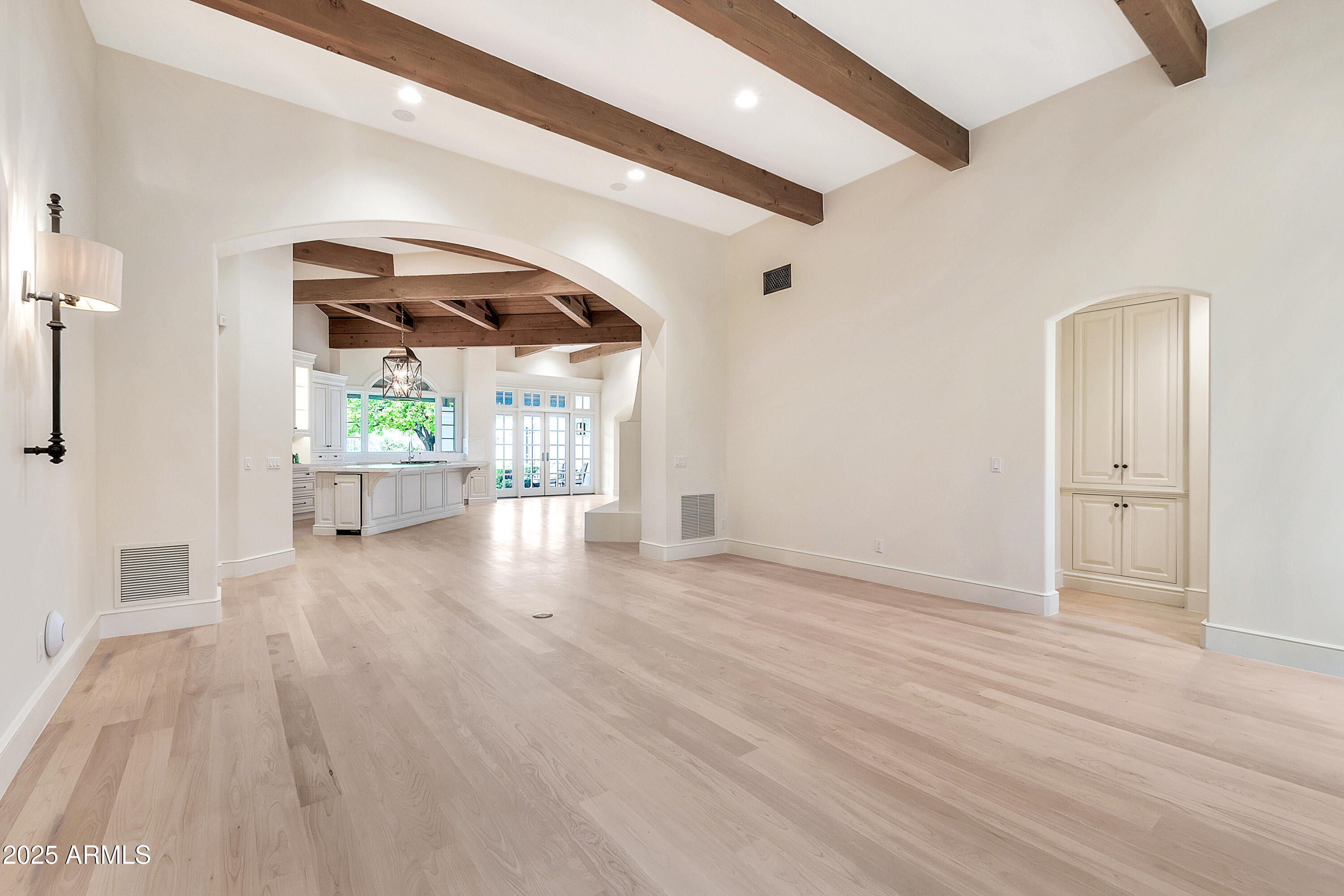 12 E OAKWOOD HILLS Drive