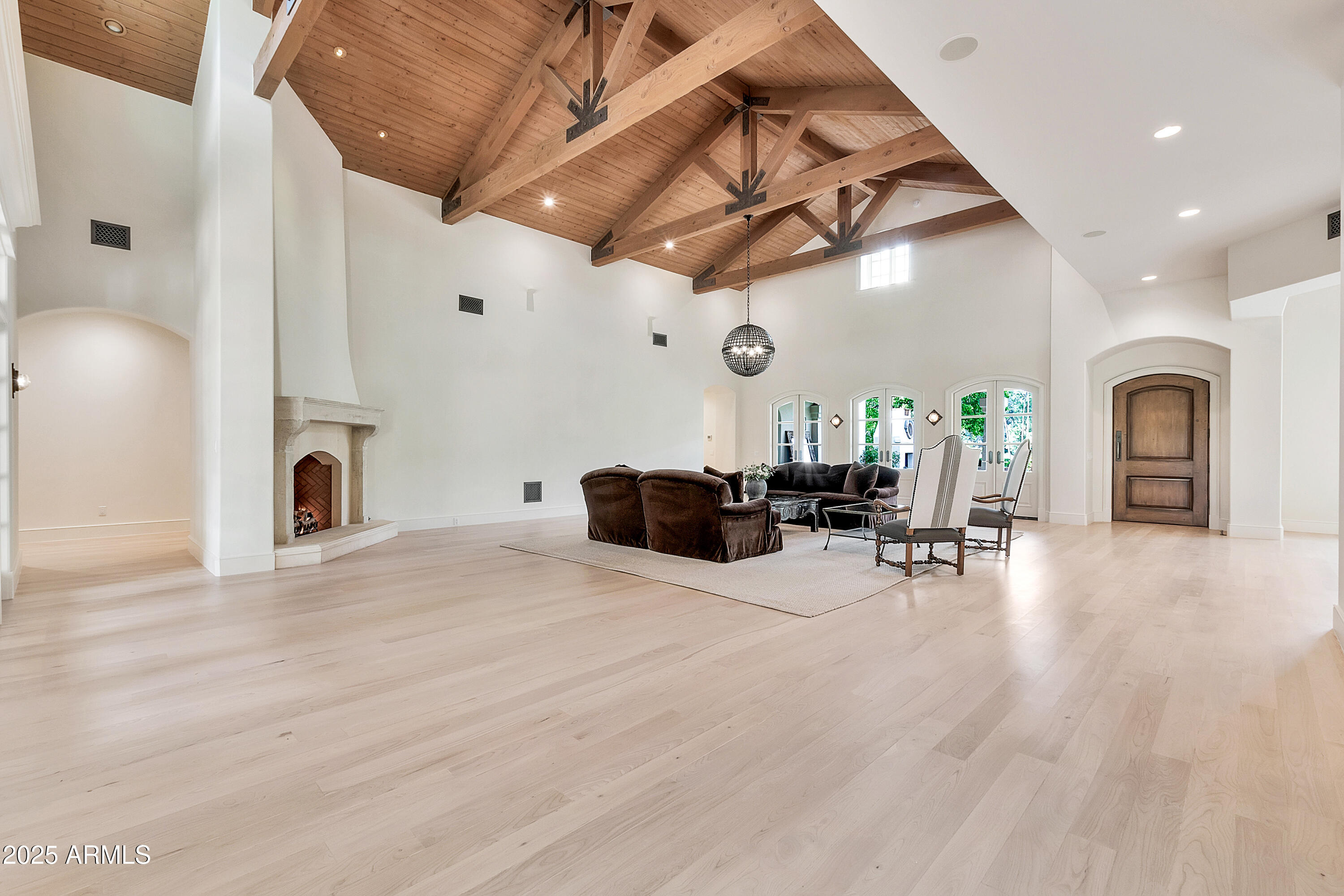 12 E OAKWOOD HILLS Drive